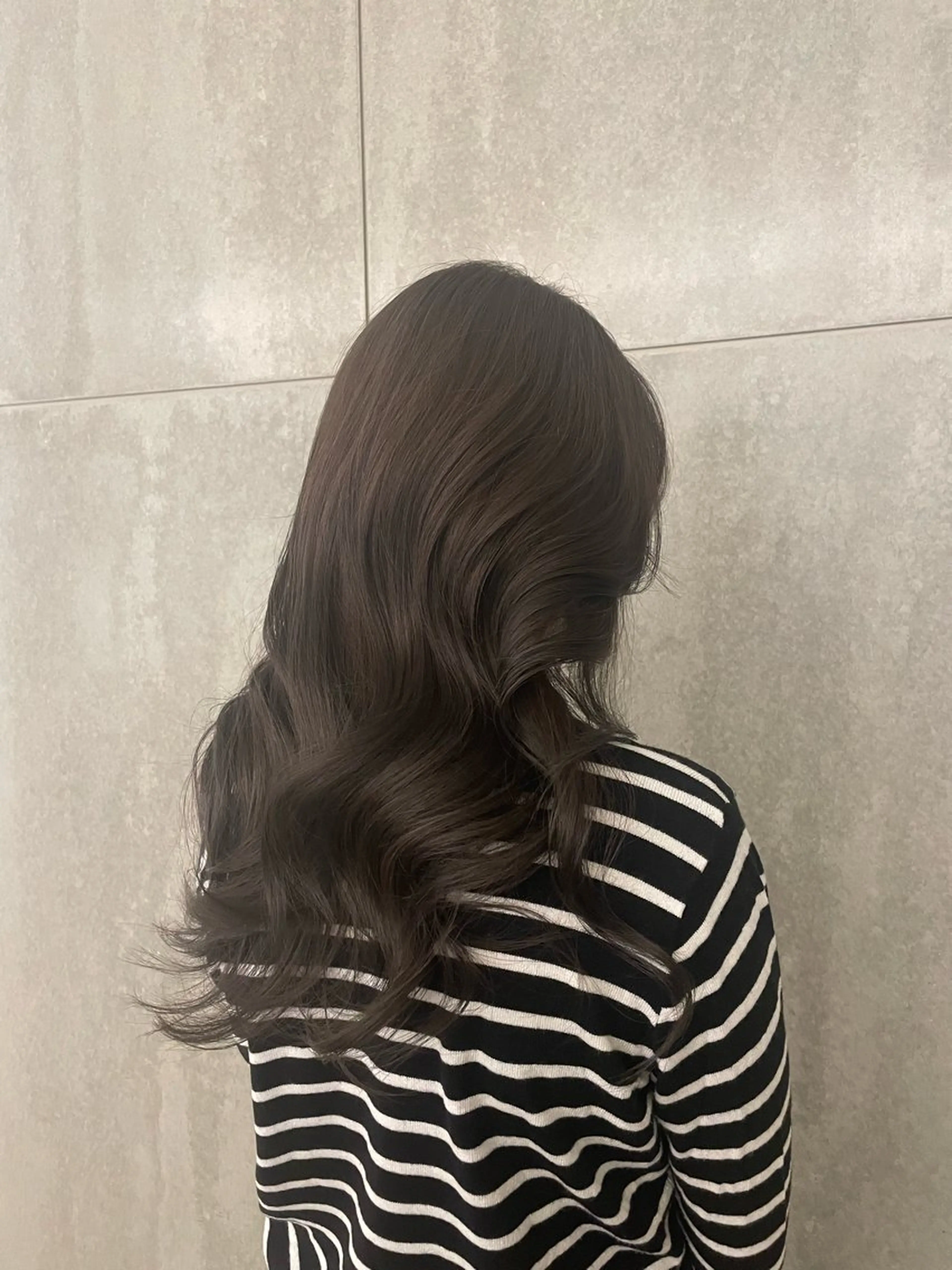 ロング カラー ウォーレントリコミ  ニューヨーク所属・西梅田直結🌹 若林梨音のヘアスタイル