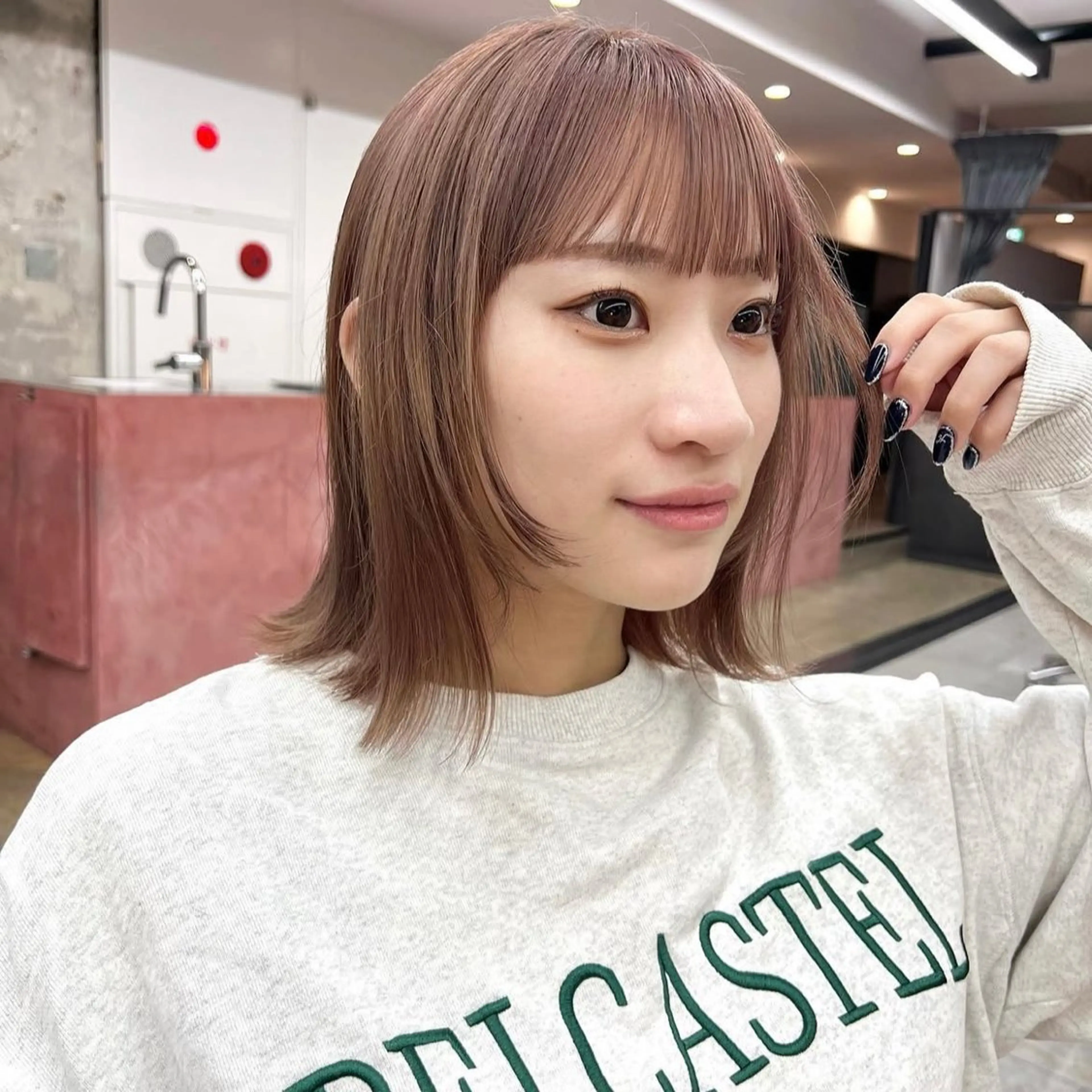 👱🏻‍♀️ ブリーチリタッチ ＋ オンカラー ＋ トリートメント( 根本ブリーチ / ダブルカラー )の写真