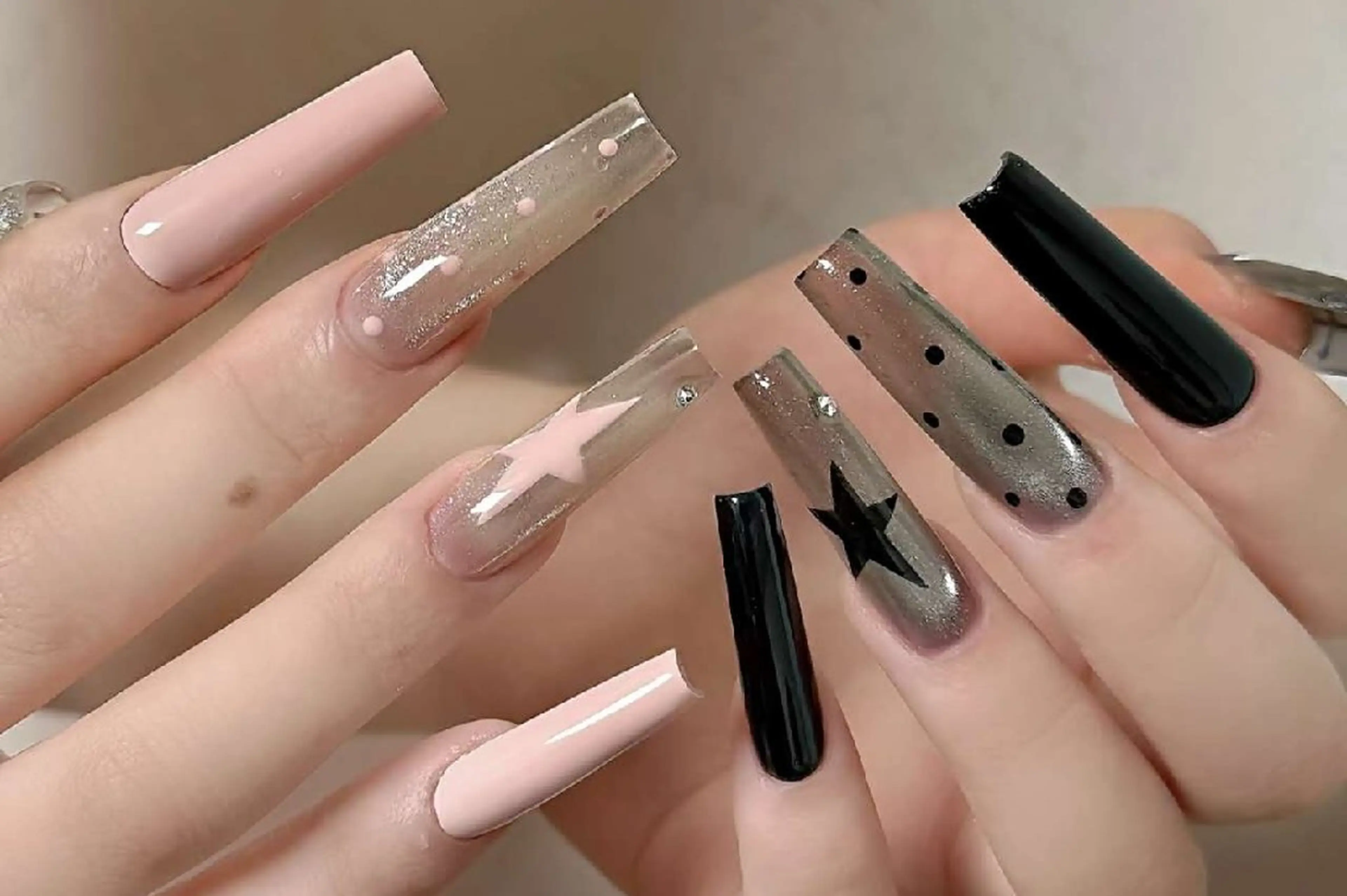 ネイル 小島 阿佑美のネイルデザイン