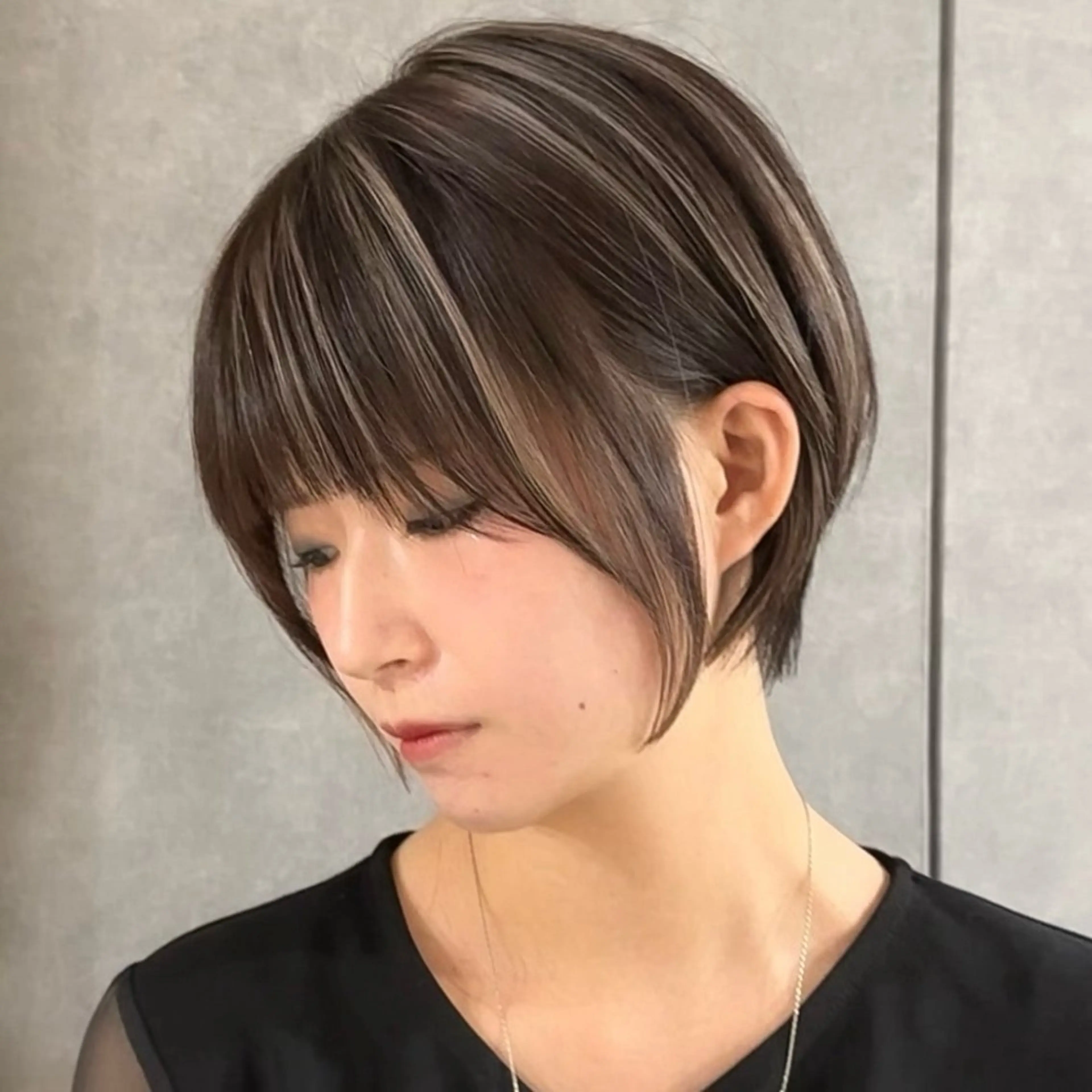 🍷白髪もオシャレに🍷2ブリーチハイライト+ショートカットの写真