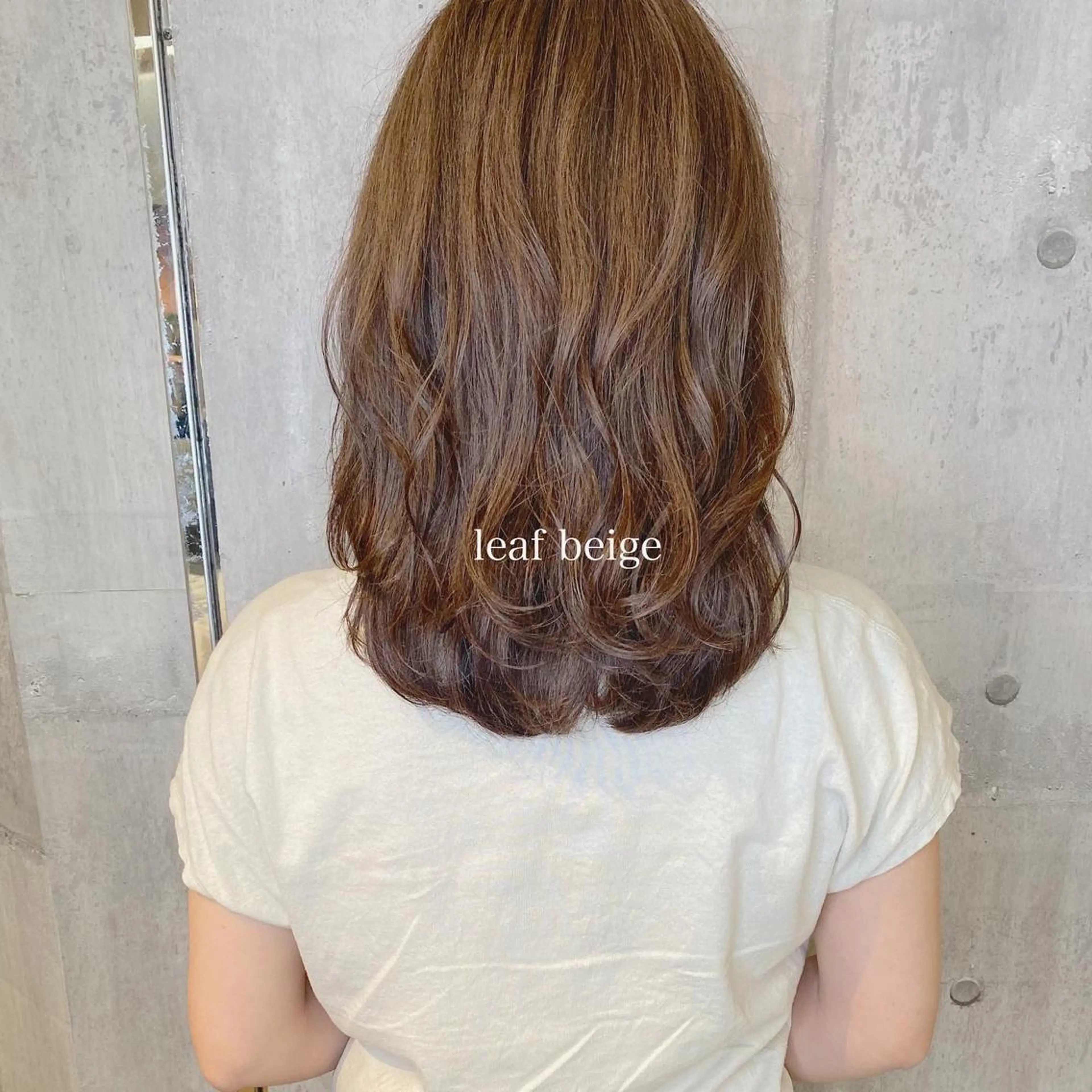 ミディアム カット ヘアカラー トリートメント 髪質改善ｶﾗｰ ｹｱﾌﾞﾘｰﾁ/ﾀﾑのヘアスタイル