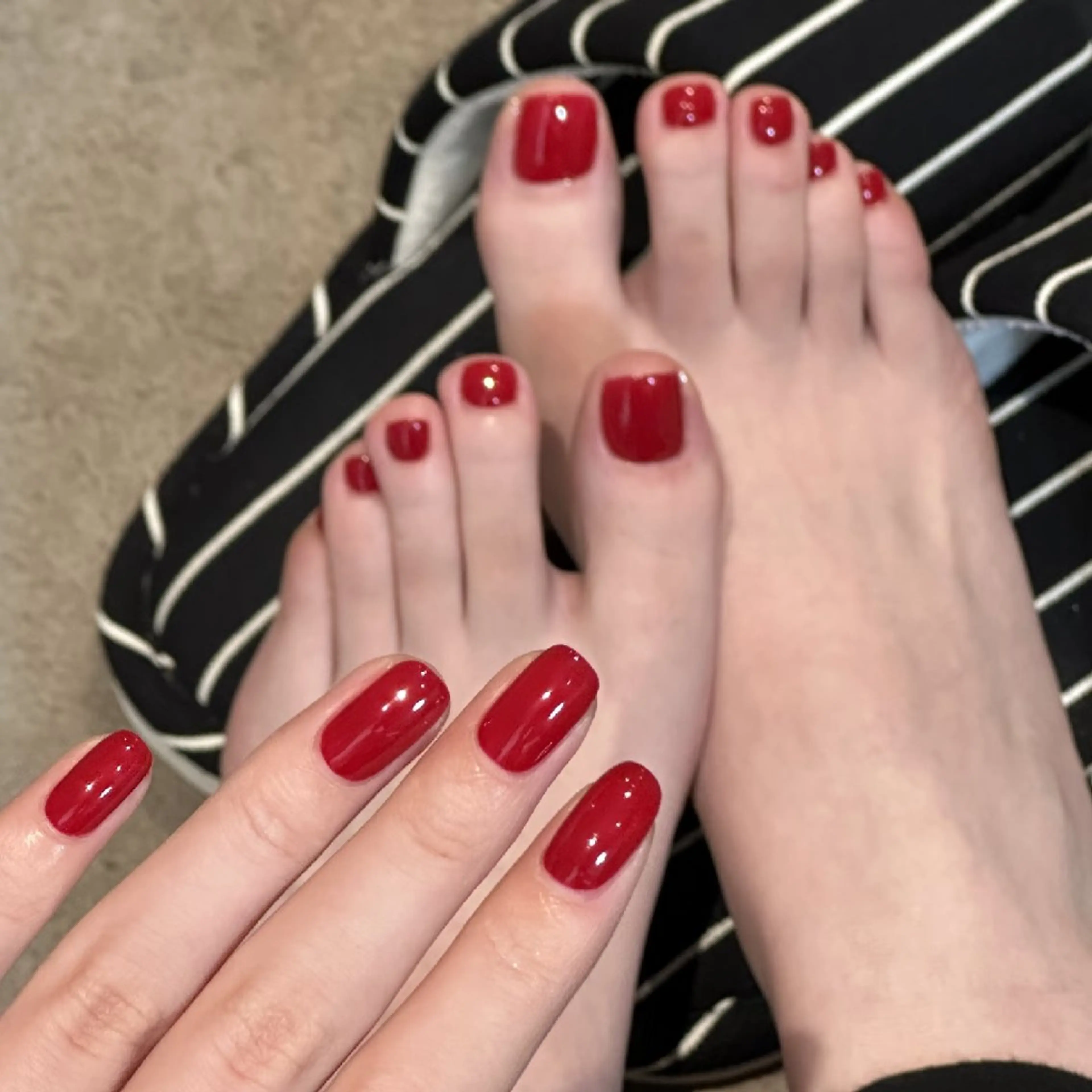 ネイル ワンカラーネイル 赤色 MIYUKI  美桜のネイルデザイン