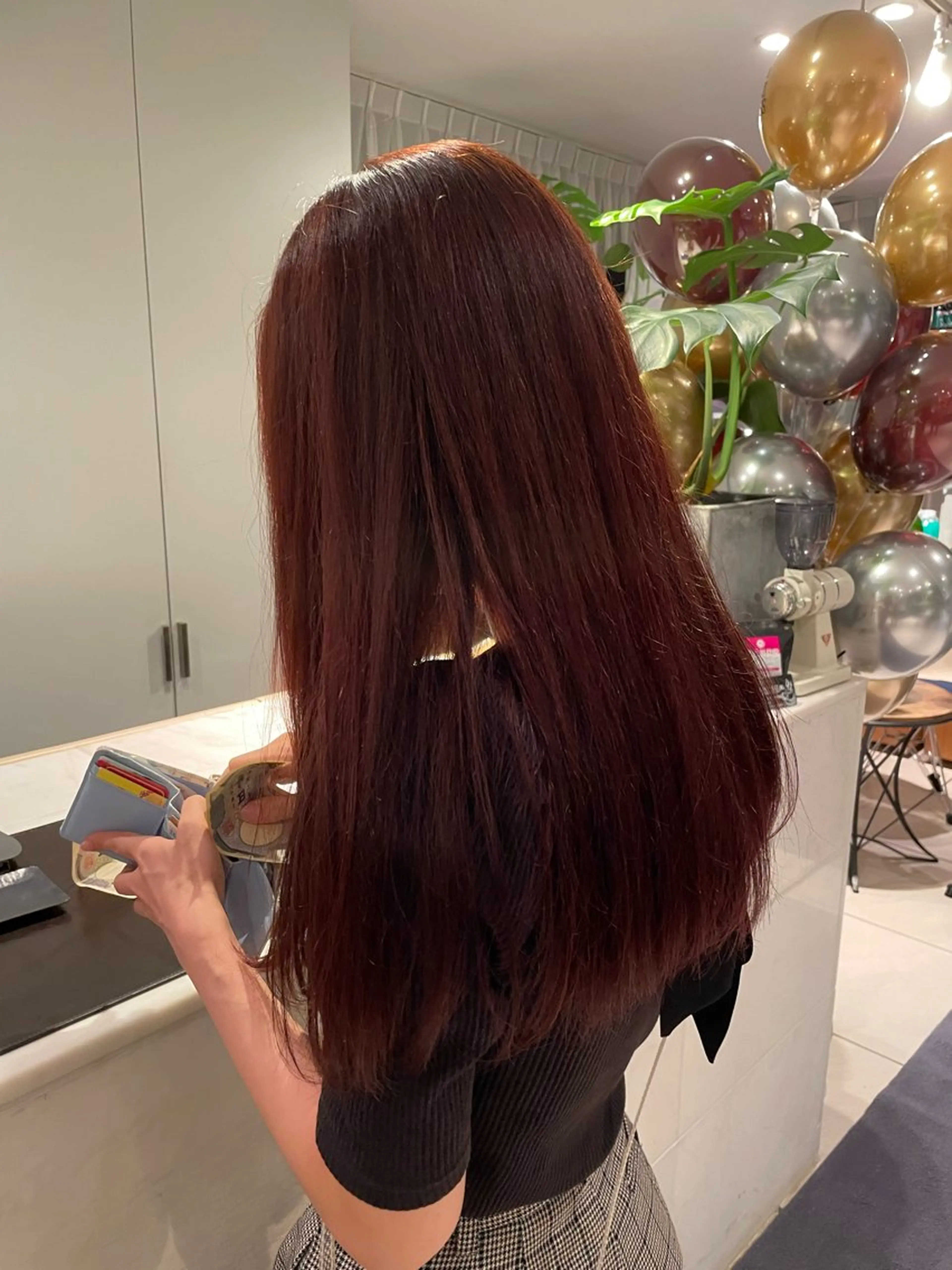 ロング カラー ブリーチ ブリーチなしカラー レッドカラー カット ヘアカラー トリートメント AIN.ANLY.所属・小池 祐｜髪質改善× 艶髪特化｜のヘアスタイル