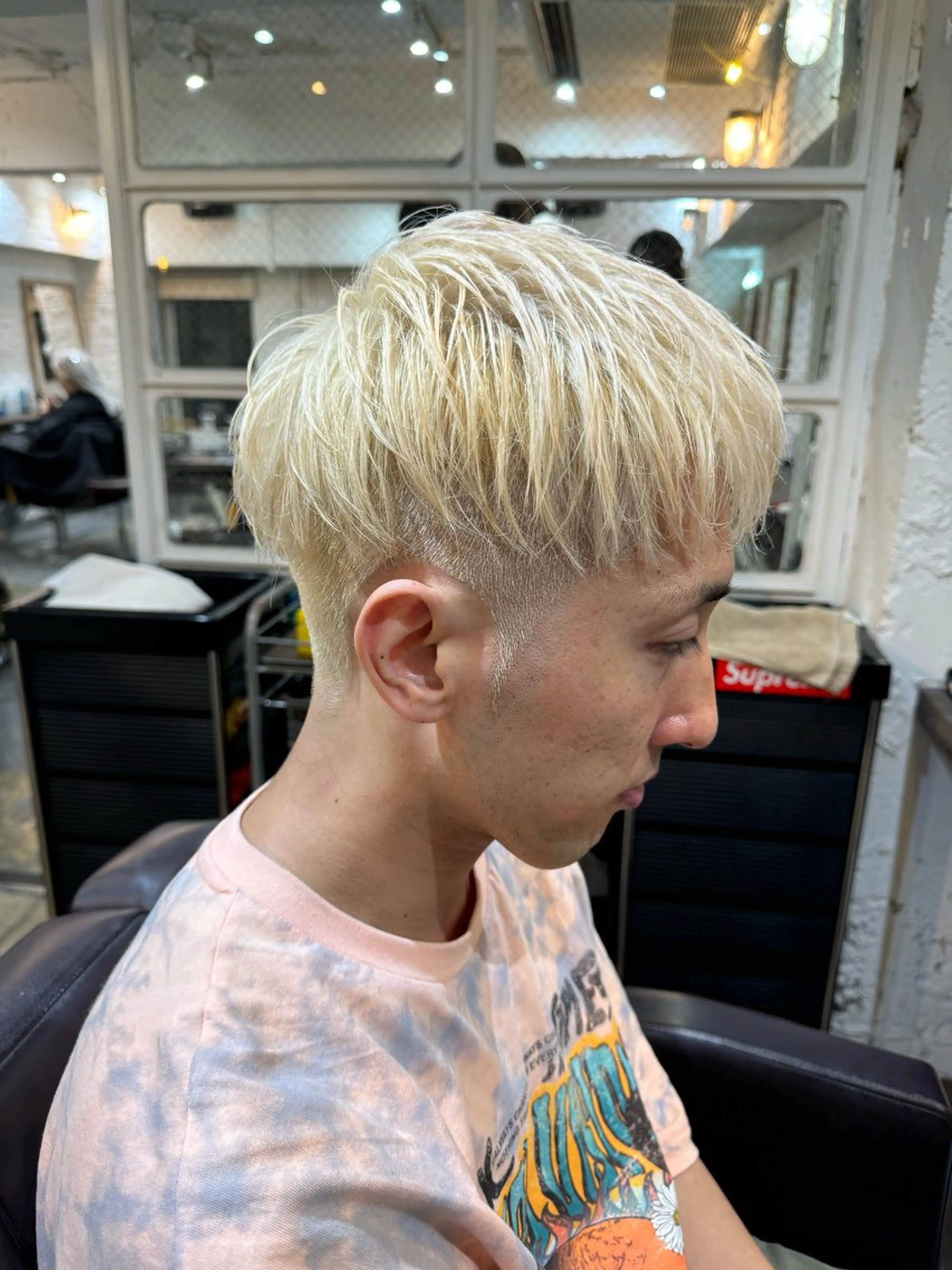 ショート カラー メンズ メンズブリーチ センターパート ダウンパーマ フェードカット メンズハイライト カット ヘアカラー トリートメント 💈メンズ特化💈 TASUKUのヘアスタイル