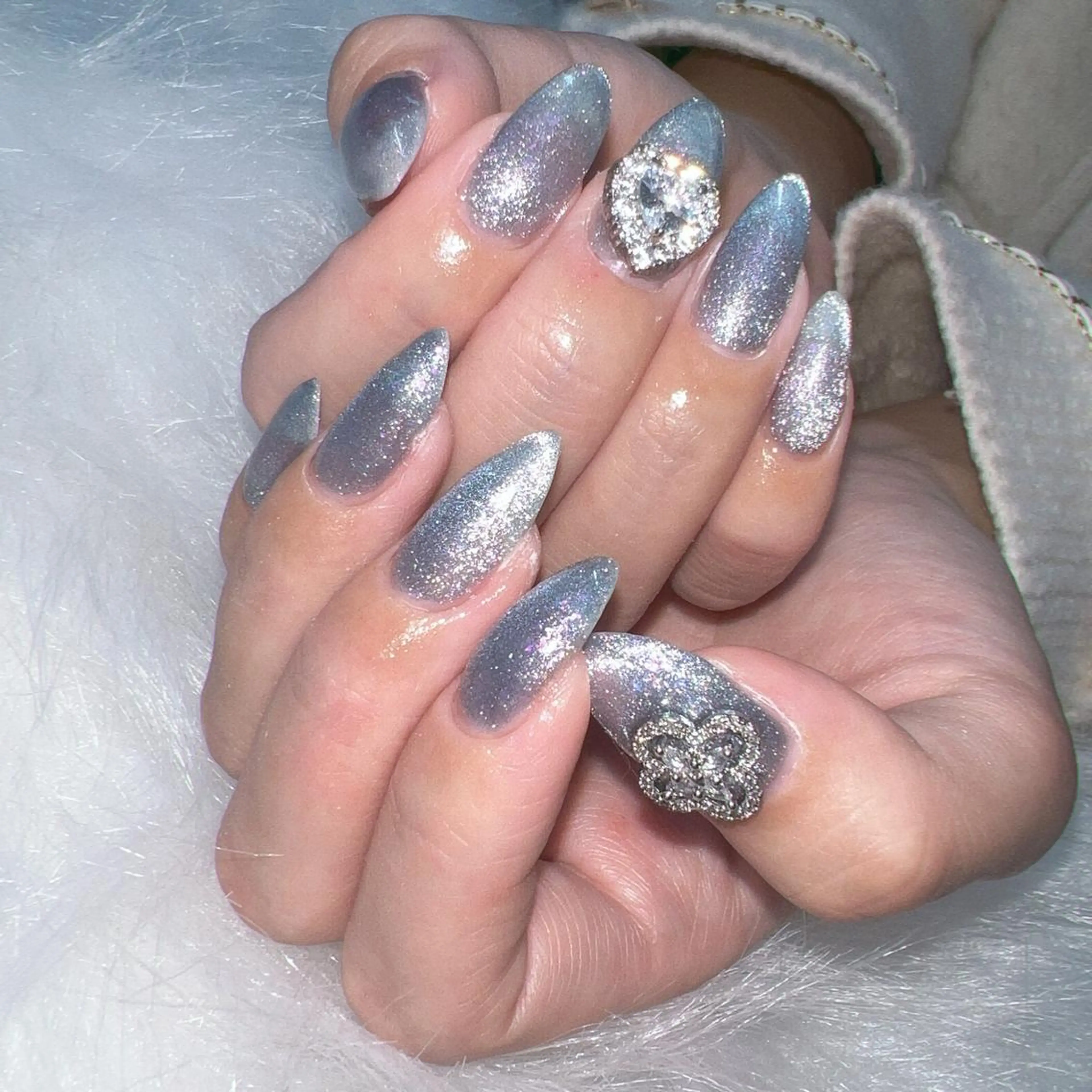 【ご新規様💖初回ソフトジェルオフ無料】マグネットネイル/オーロラネイル/ミラーネイル➕大きいパーツ2本の写真