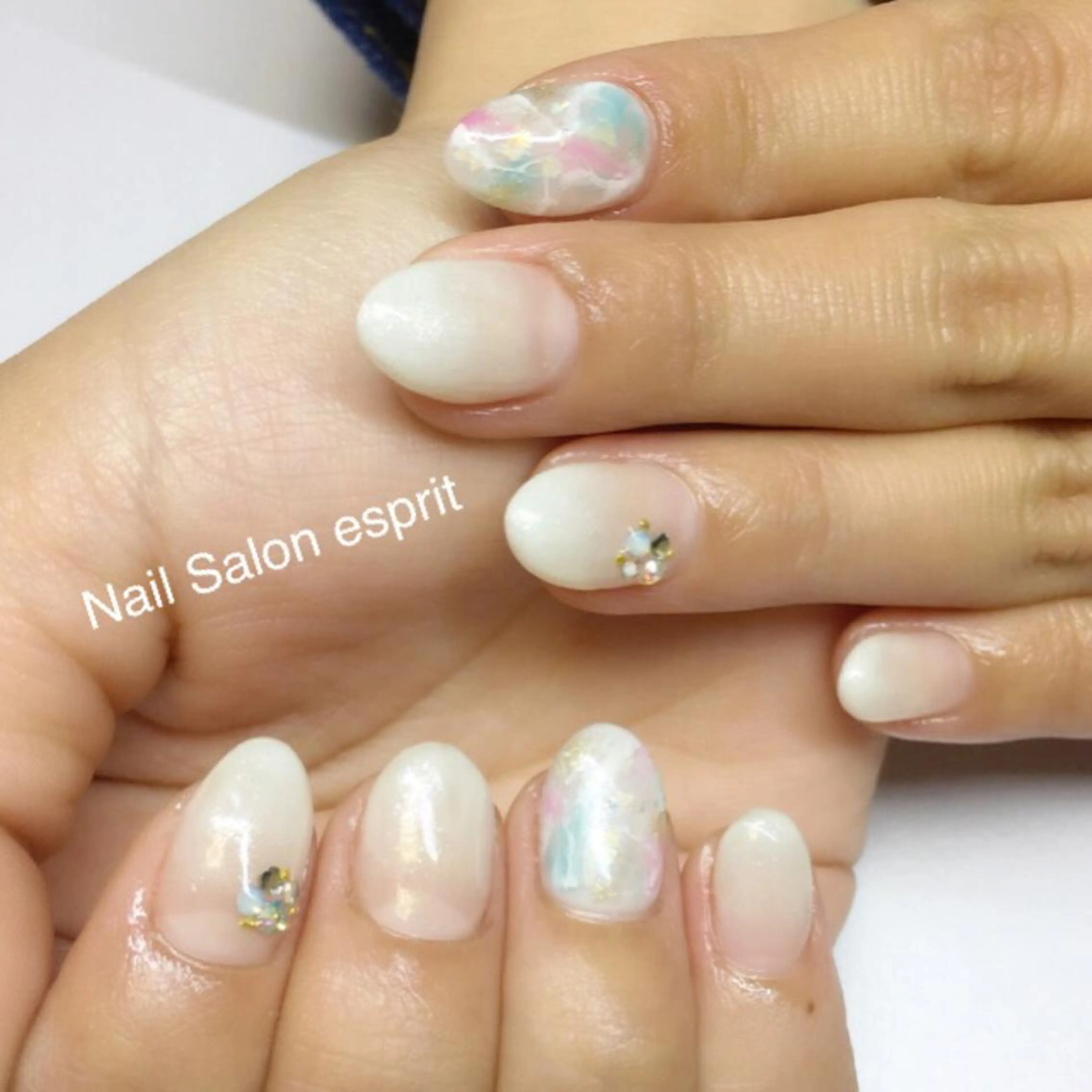 ネイル グラデーション 大理石ネイル(マーブル) ホワイト Nail Salon espritのネイルデザイン