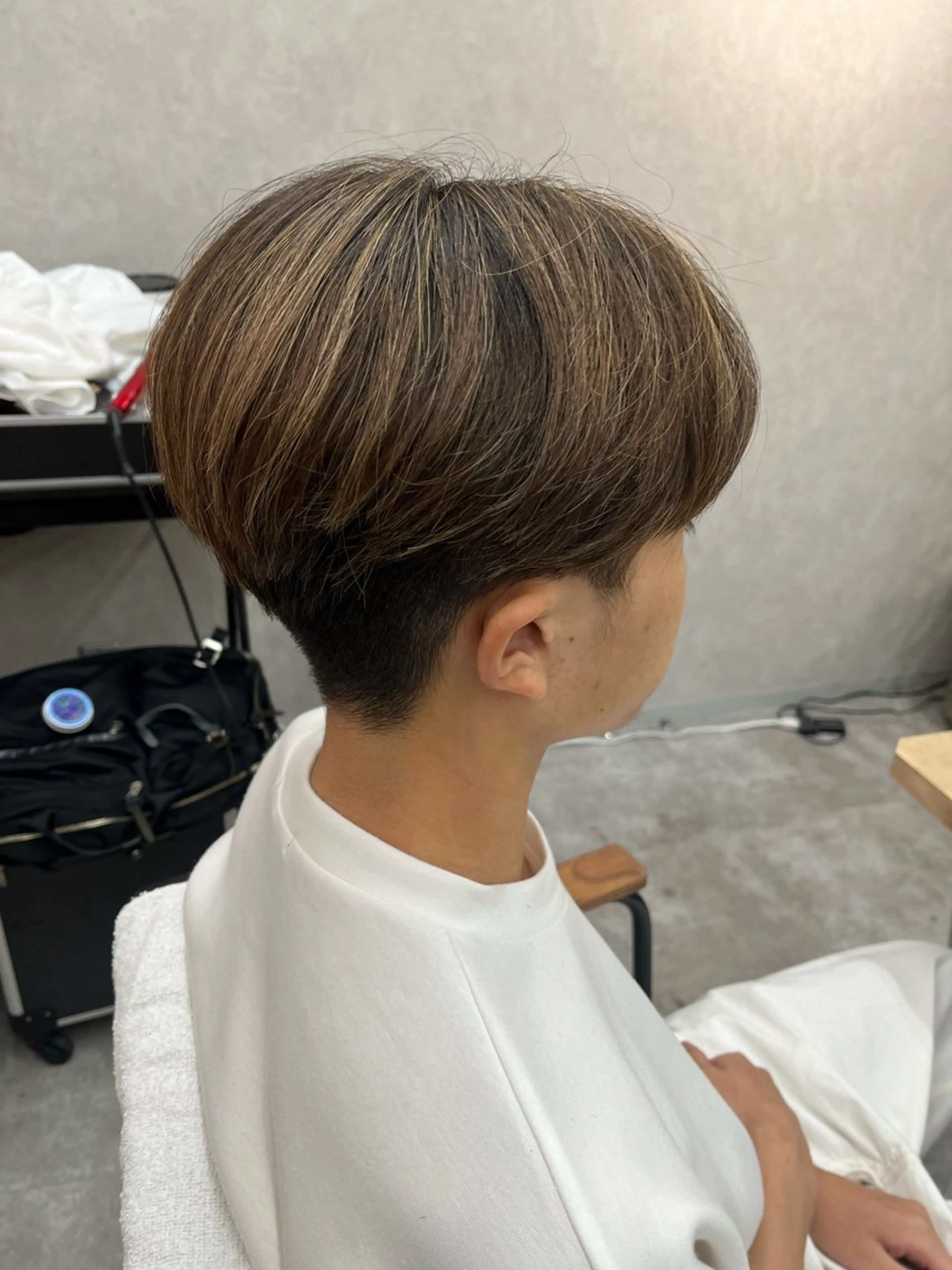 ミディアム メンズ メンズハイライト メンズ韓国風 ハイライト 韓国風ヘア Lamie所属・大人女子&髪改善専門 Nobuフリーランスのヘアスタイル