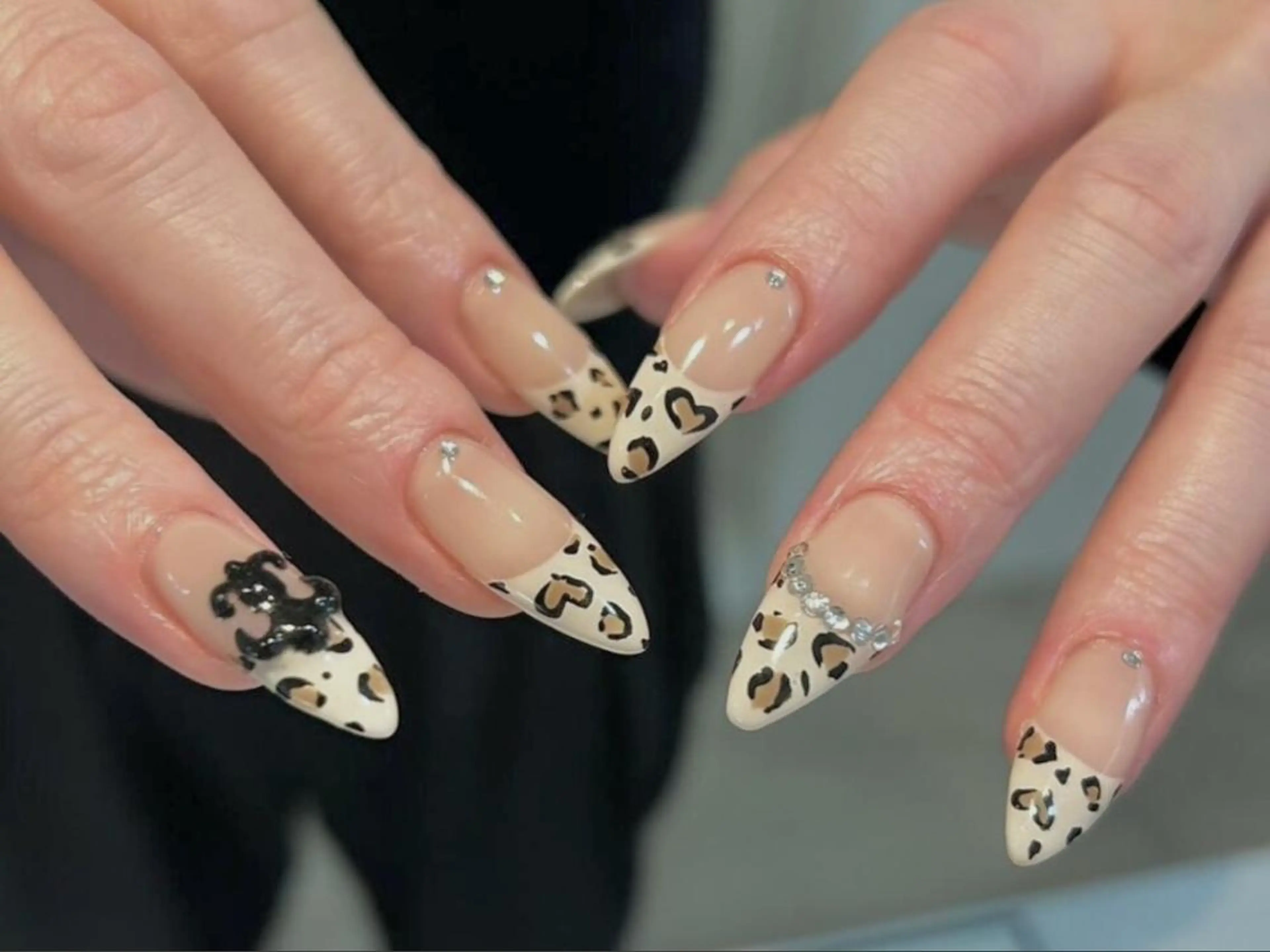 ネイル 持ち込み Rainrain💧 パーツ豊富、やり放題のネイルデザイン