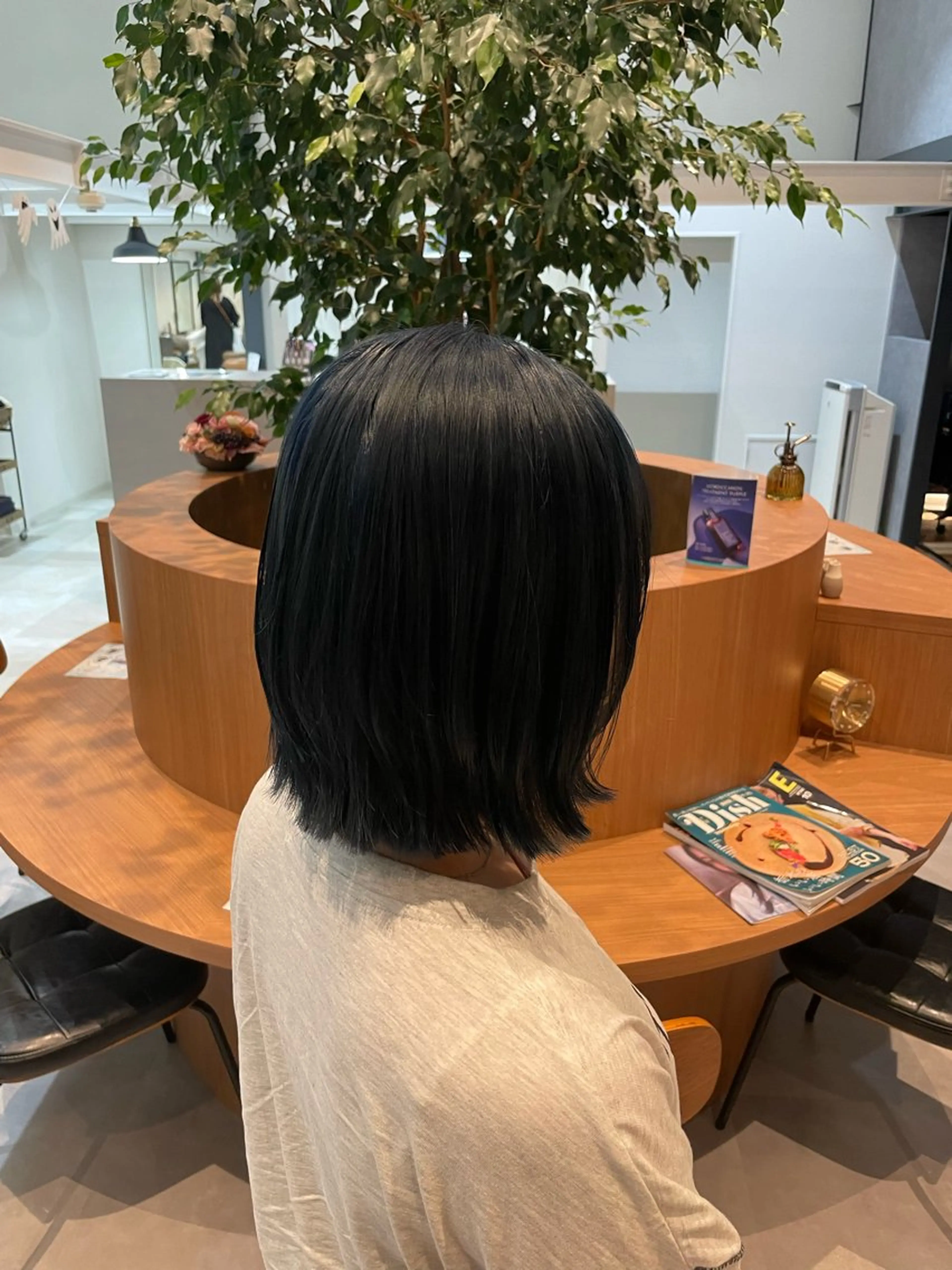 ミディアム カラー ブルーカラー バイオレットカラー レイヤーカット カット ヘアカラー ayaka |トレンドヘアのヘアスタイル