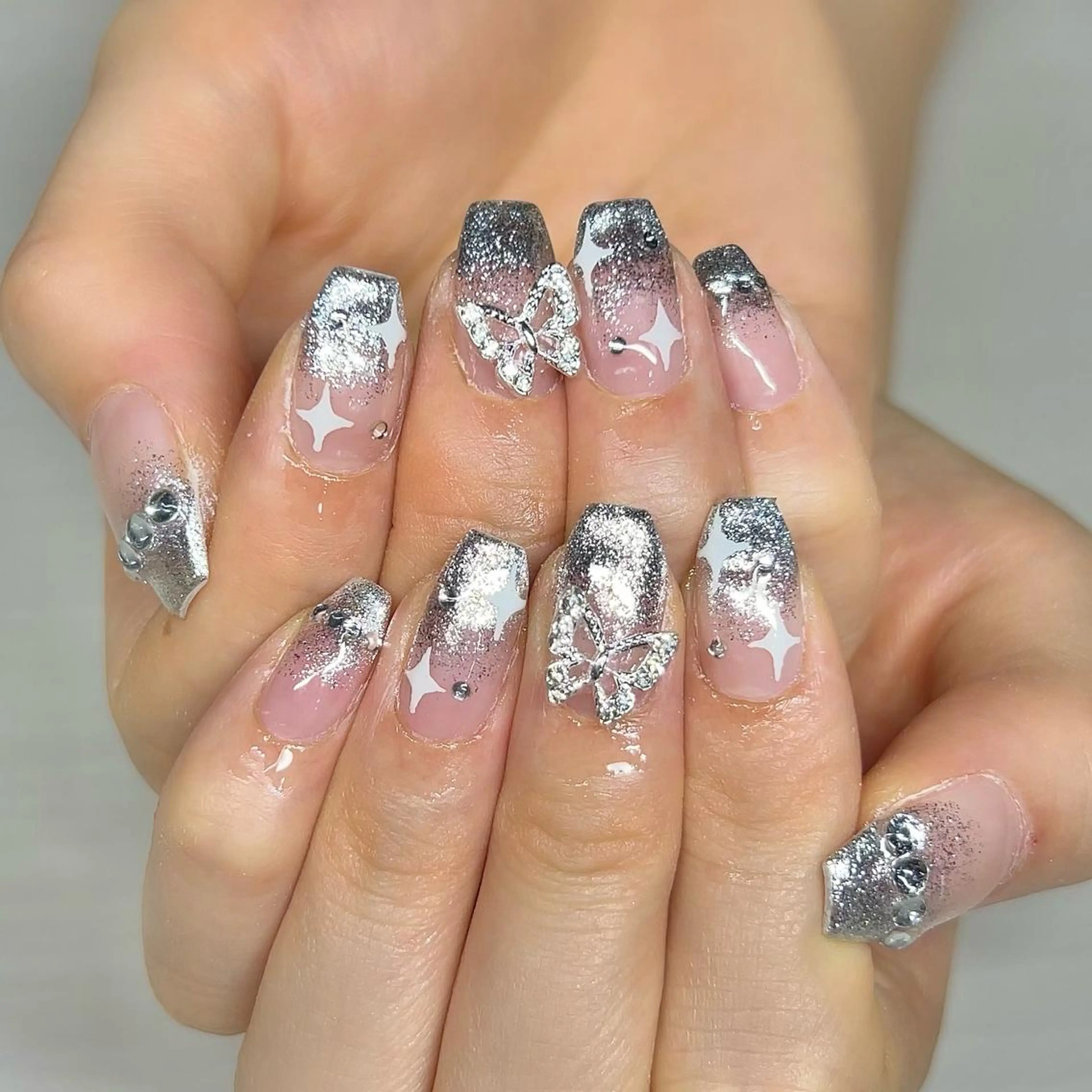 ネイル ラメ(グリッター) ラメグラデーション ストーンネイル ハンドネイル 【Yappy🌈】 💖P-tanaのネイルデザイン