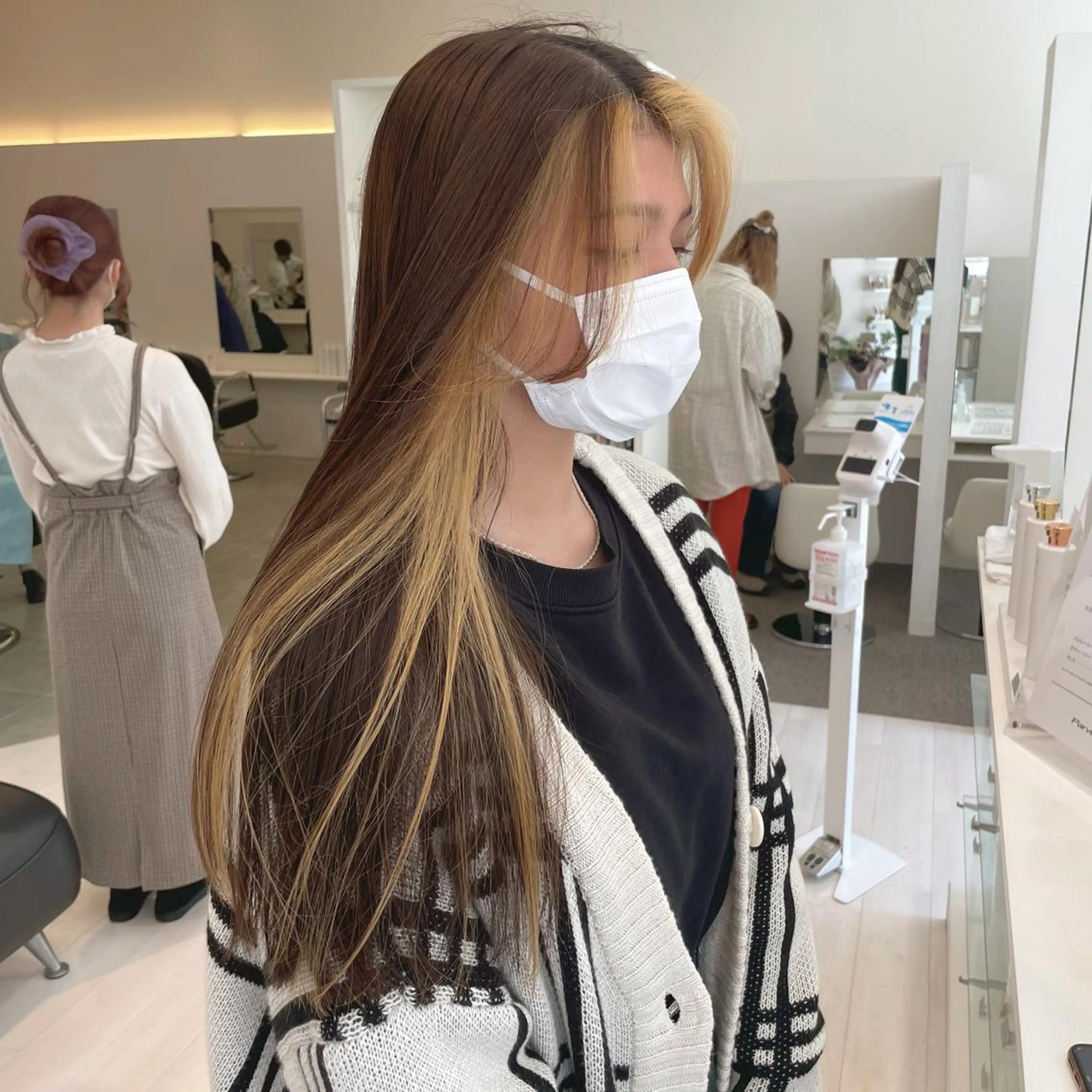 ロング カラー ヘアアレンジ ミストバング ブリーチ ブロンド  フェイスフレーミング 顔周りカット GO TODAY  SHAiRE SALON岡山所属・Sana/ 耳ツボ/インナーのヘアスタイル