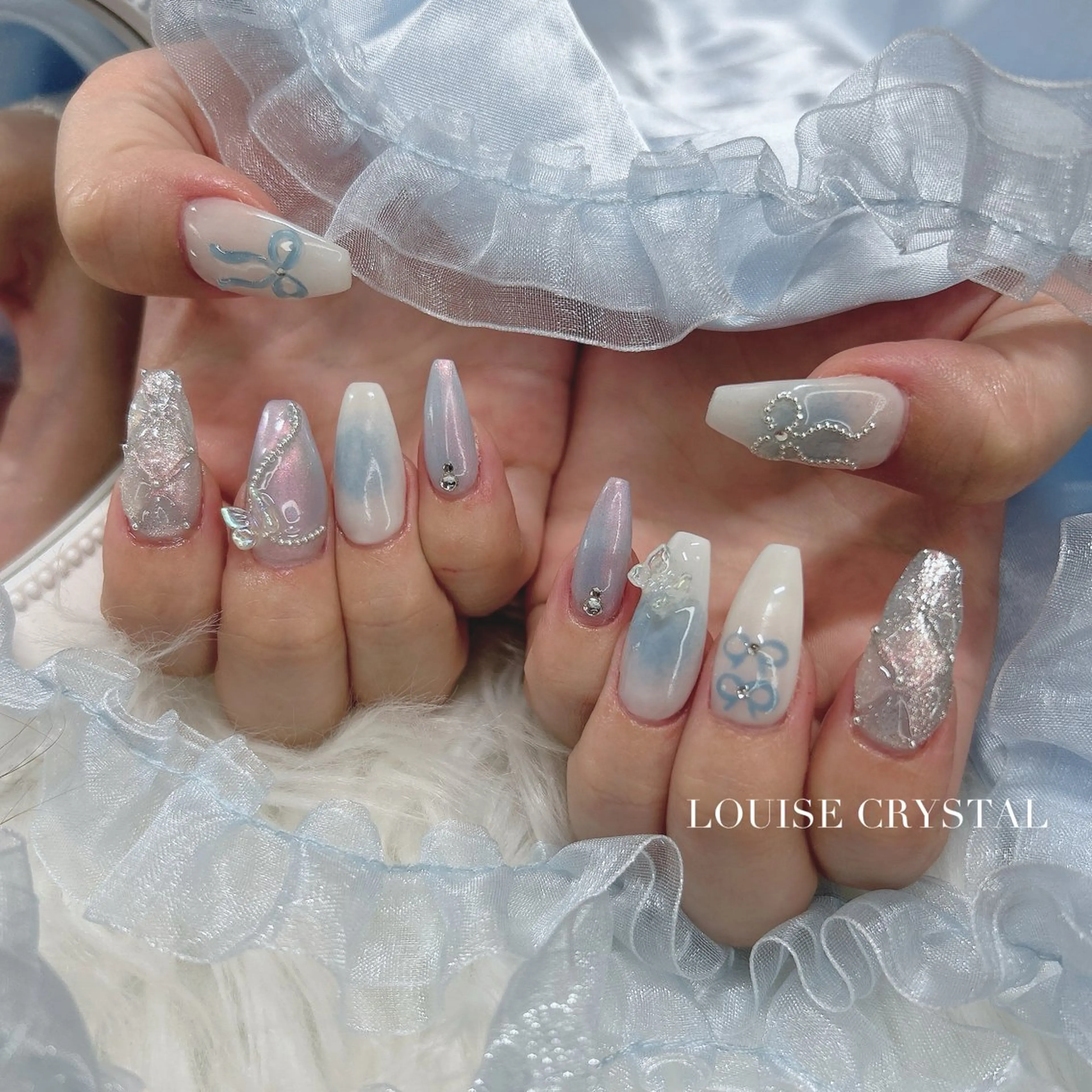 ネイル ハンドネイル LOUISE CRYSTALのネイルデザイン