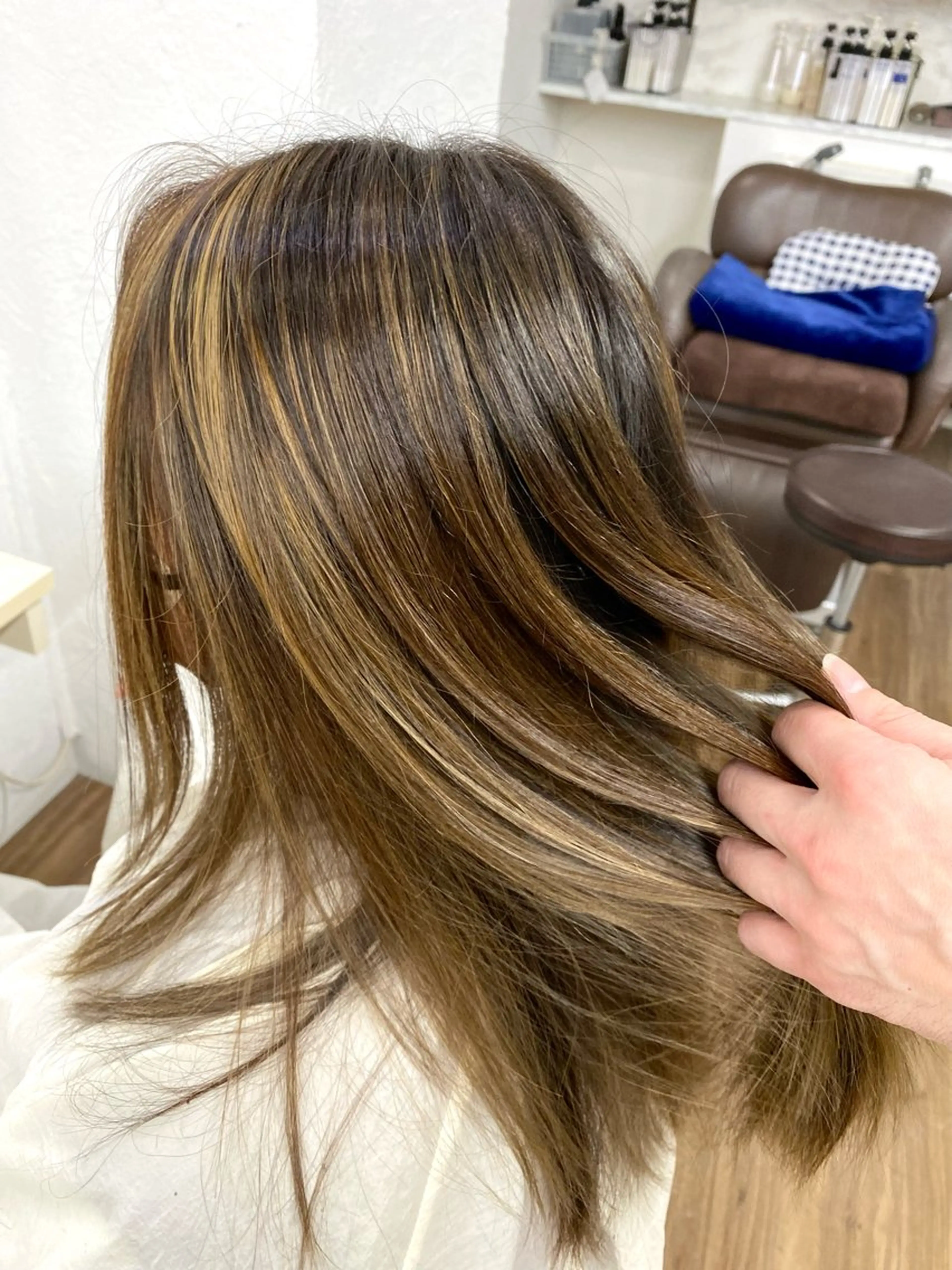 セミロング カラー バレイヤージュ ハイライトカラー ハイライト レイヤーカット ヘアカラー トリートメント GLOSS 心斎橋 山上のヘアスタイル