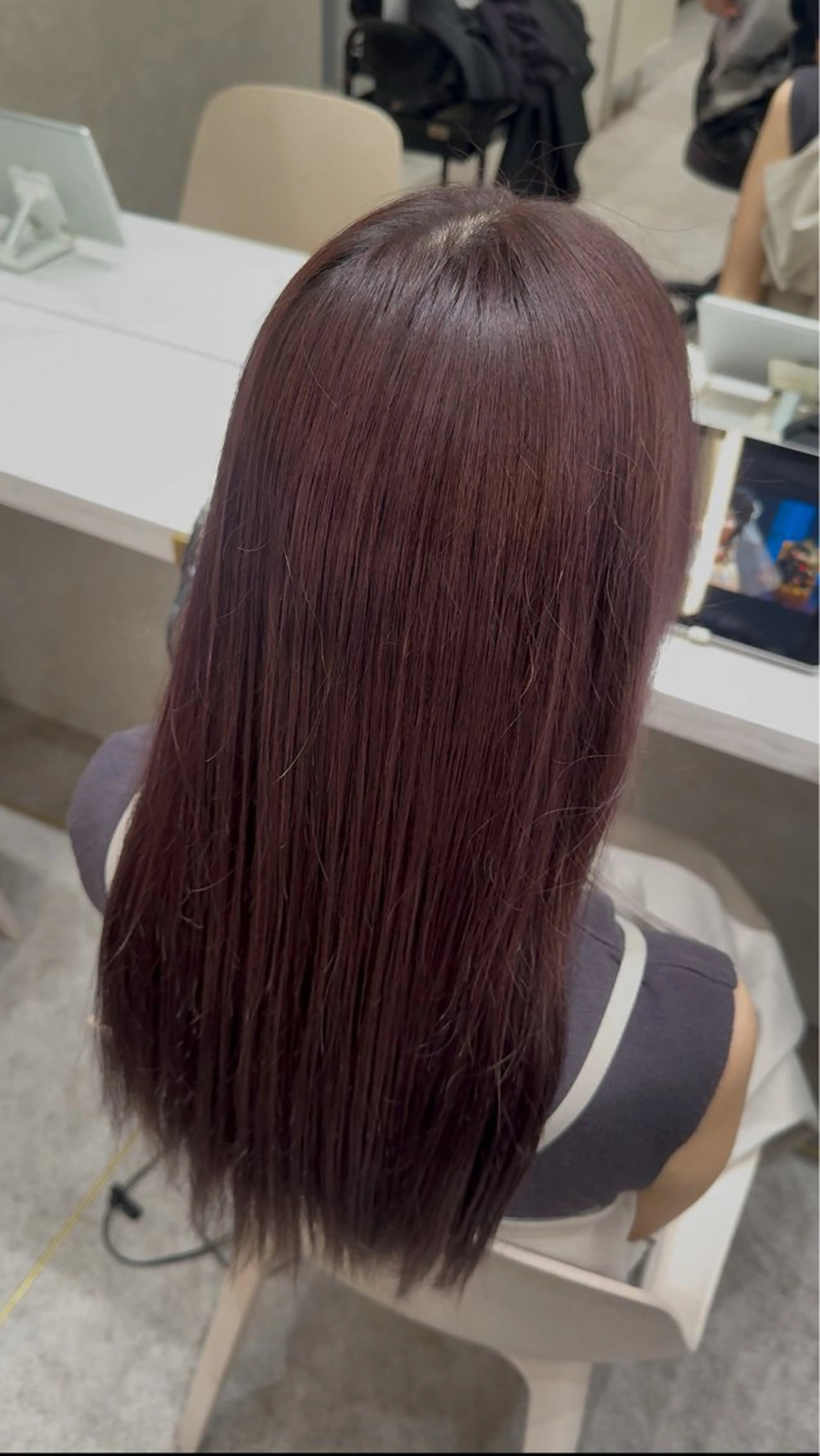 ロング ピンクラベンダー ヘアカラー トリートメント Nanami / ベージュ/グレージュのヘアスタイル