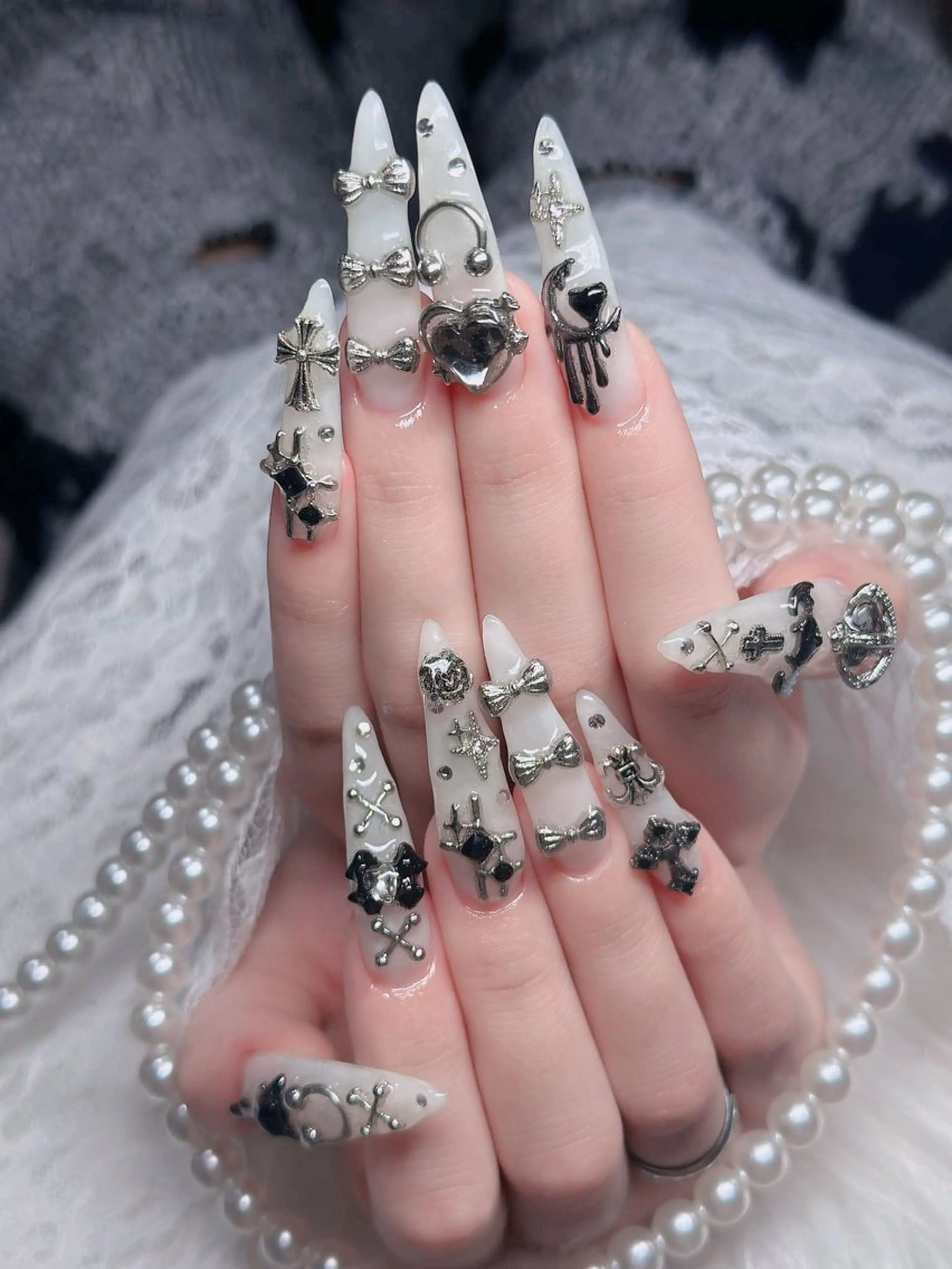 ネイル オーロラネイル フレンチネイル ジェルネイル ハロウィン キラキラネイル ハンドネイル H.baby Nail Salonのネイルデザイン