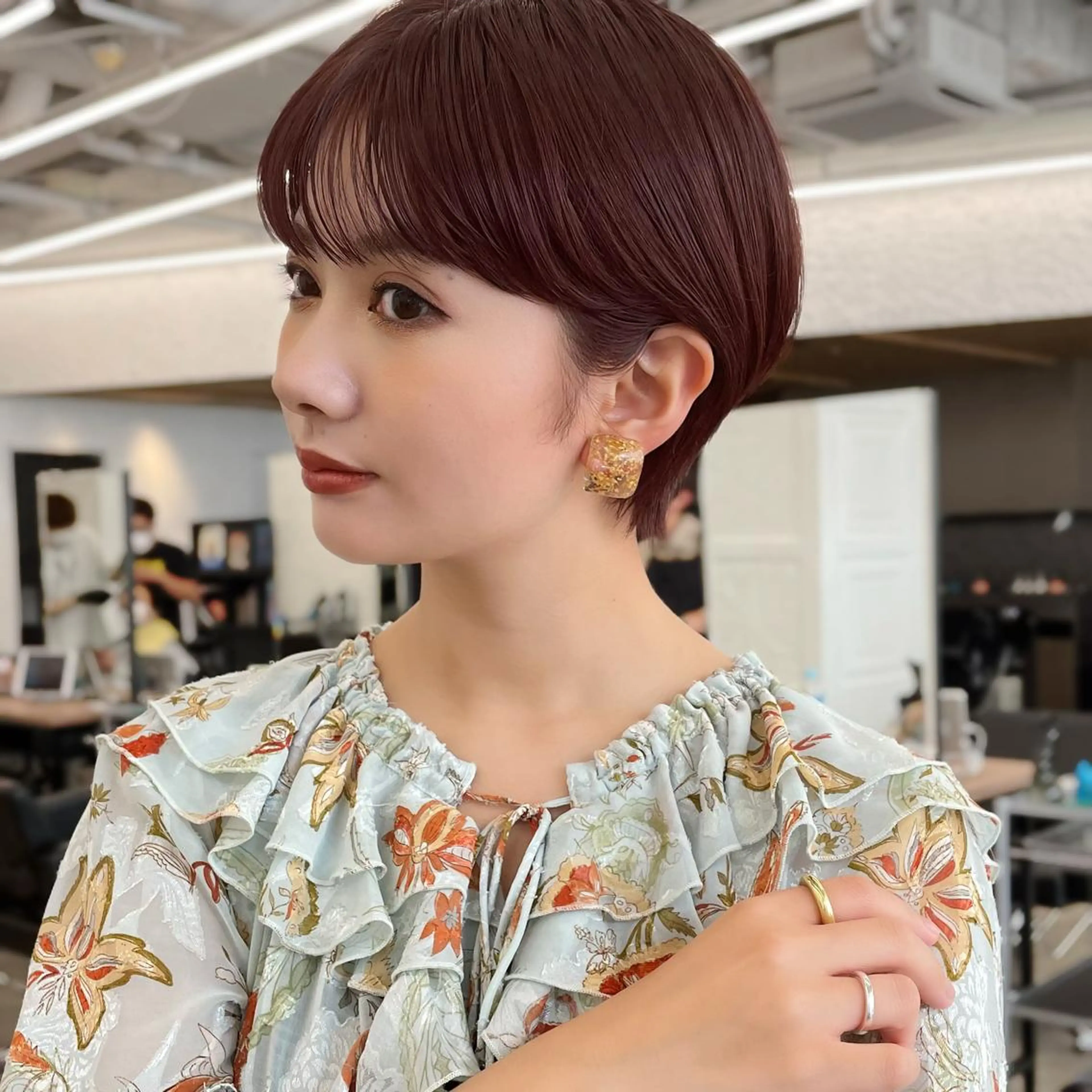 ショート カラー ブラウンカラー カシス ショートヘア レイヤー/ショート透 明感カラー/西田祐賀のヘアスタイル