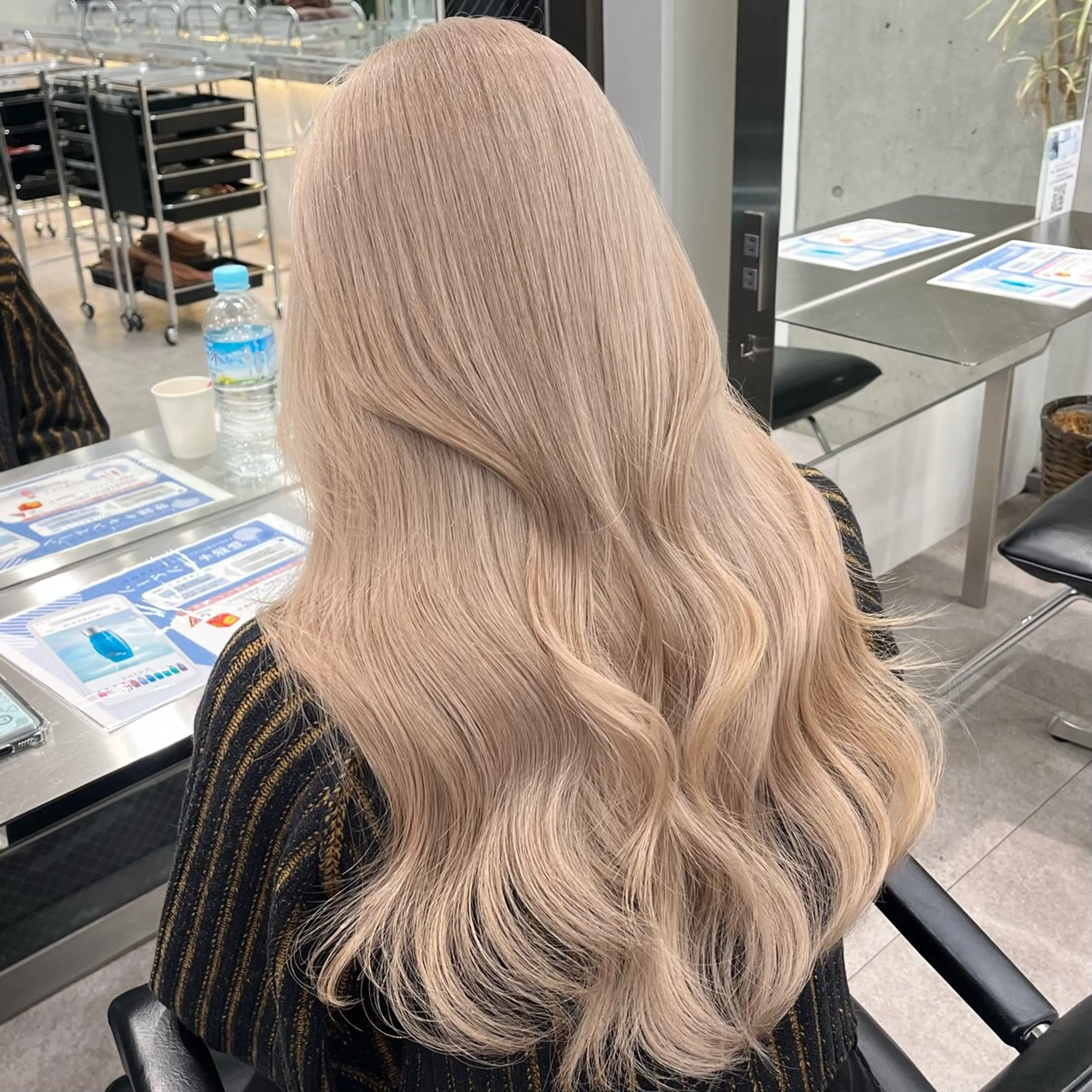 ロング カラー ベージュカラー ブリーチ ミルクティーベージュ ヘアカラー トリートメント cinq PROJECT所属・ミルクティーベージュ 🐱【Ryo】のヘアスタイル