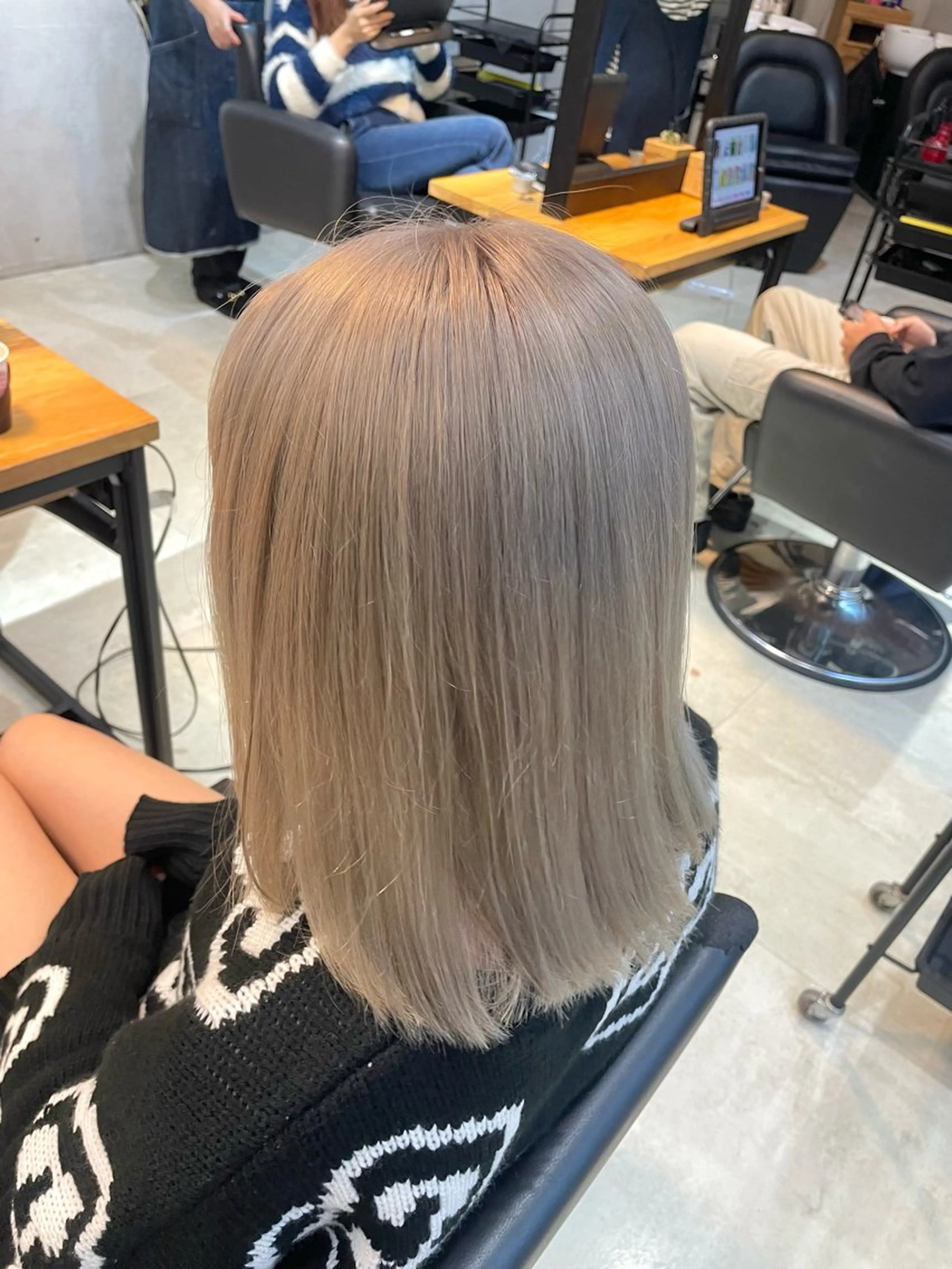 【ハイトーン向け❣️】2回ブリーチ➕カラー➕トリートメント【補修ケアトリートメント、ケアブリーチ付き】16:30限定の写真