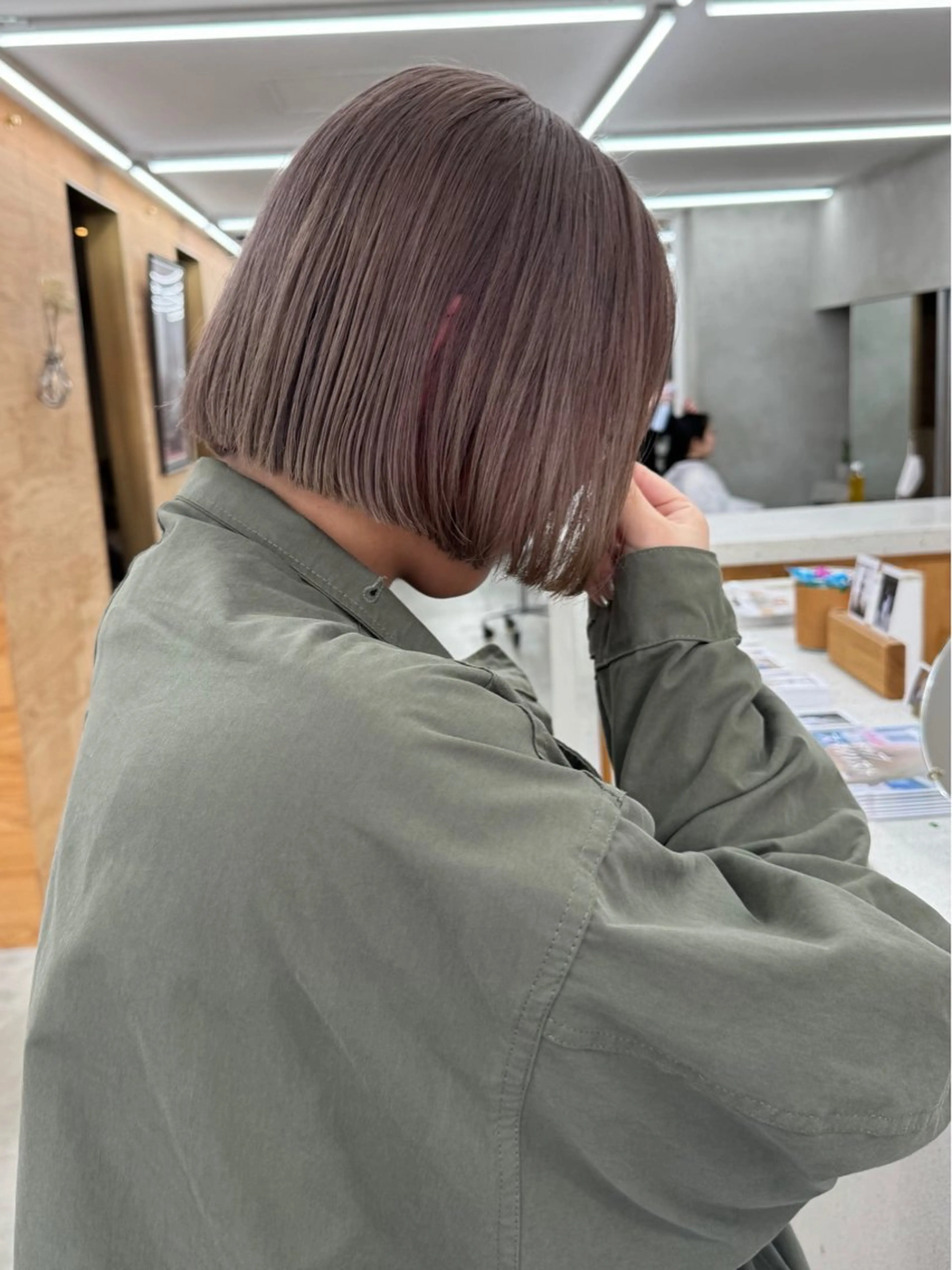 ショート カラー ベージュカラー ブリーチ ミルクティーベージュ ボブ カット ヘアカラー トリートメント デザイン/ブリーチ Kaito🐩/栄のヘアスタイル