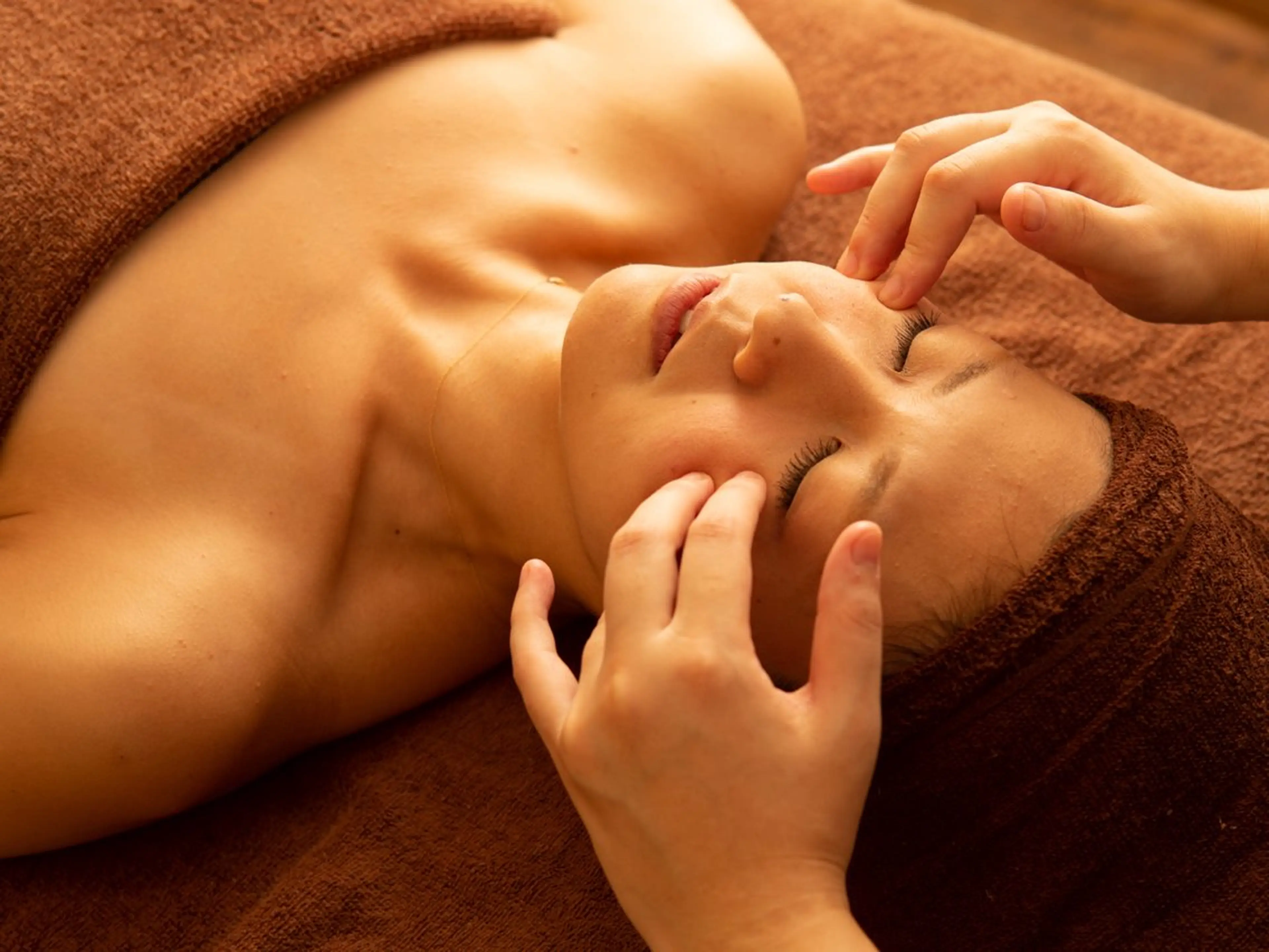 【小顔＆美肌幹細胞フェイシャル】小顔調整でフェイスラインを整え、200GF幹細胞美容液をたっぷり使った贅沢フェイシャル♡の写真