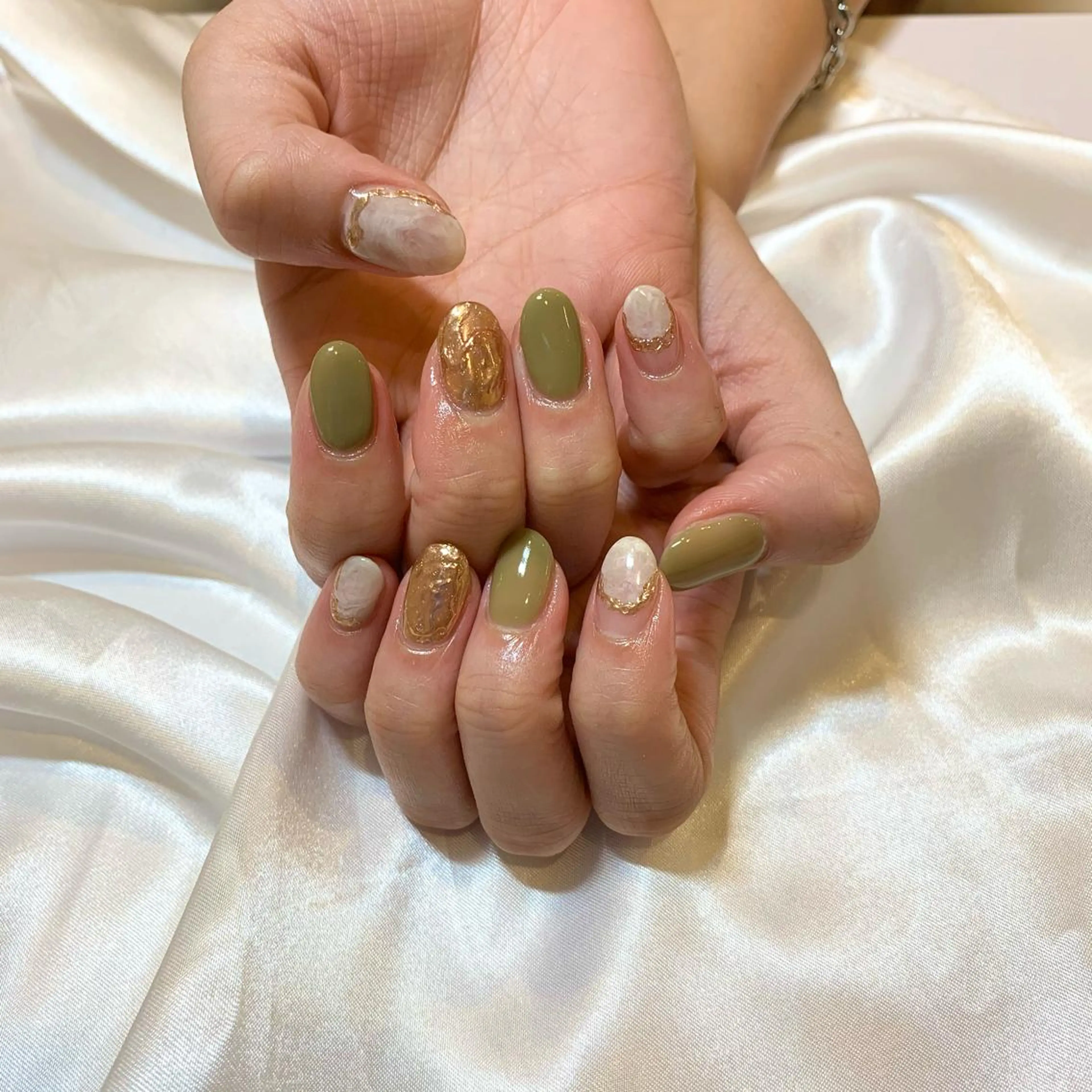 ネイル アートネイル ミラーネイル ニュアンスネイル ピスタチオネイル ハンドネイル ui nailのネイルデザイン