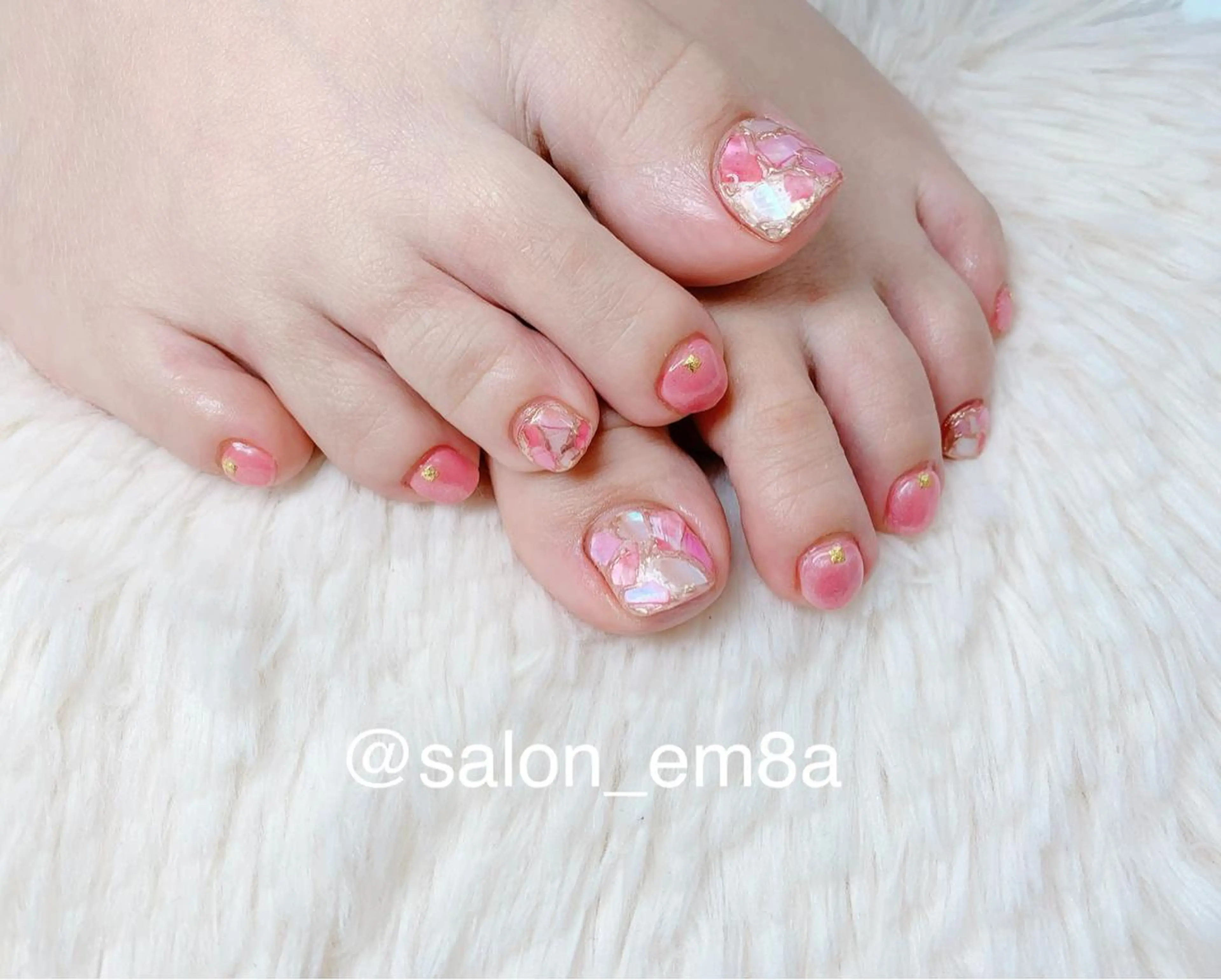 ネイル オーロラネイル フットネイル ジェルネイル ピンク salon EM&A emiのネイルデザイン