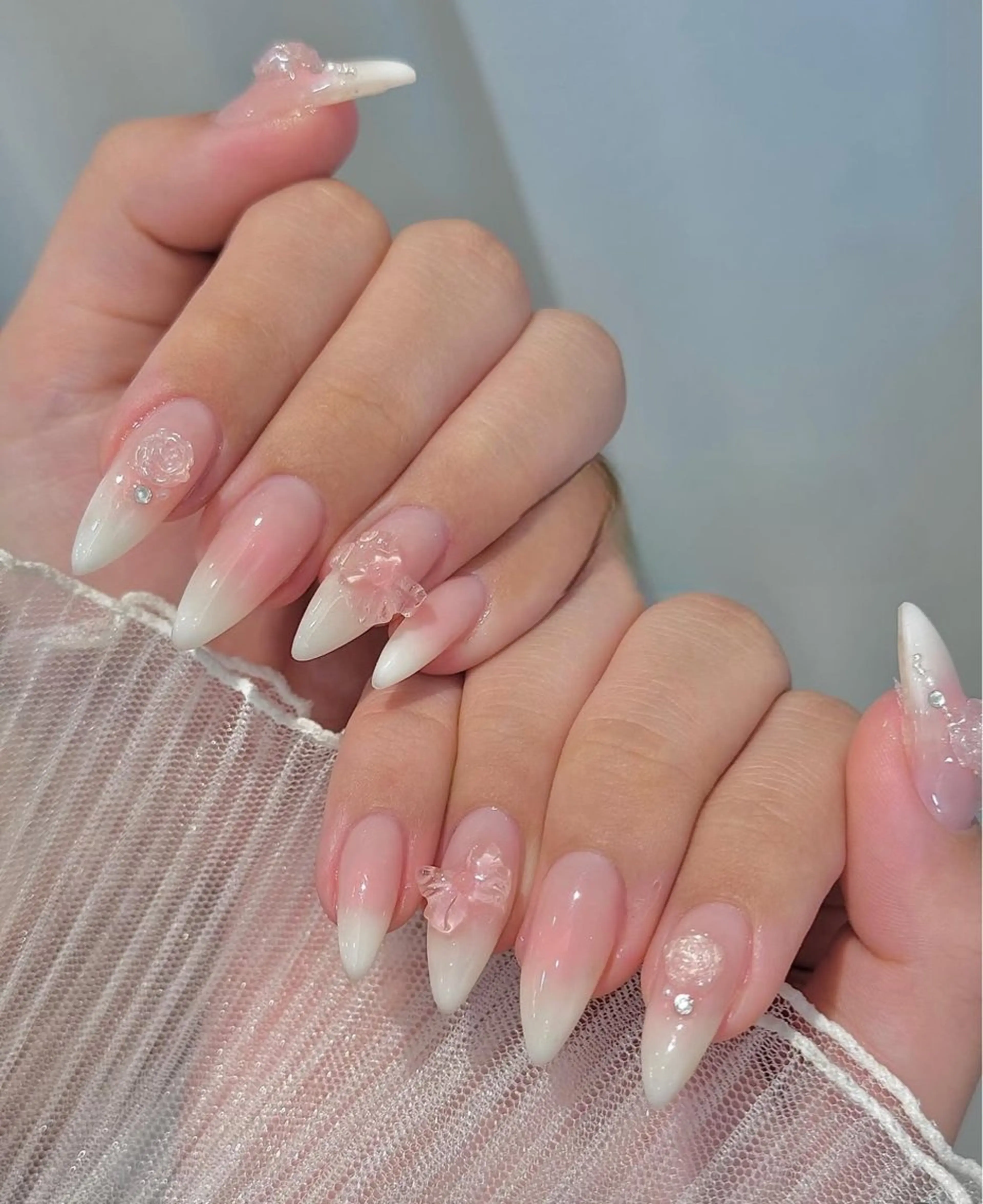 ネイル キラキラネイル マグネットネイル ミラーネイル ニュアンスネイル 春ネイル ハンドネイル Lina nail所属・Lunaa 池袋のネイルデザイン