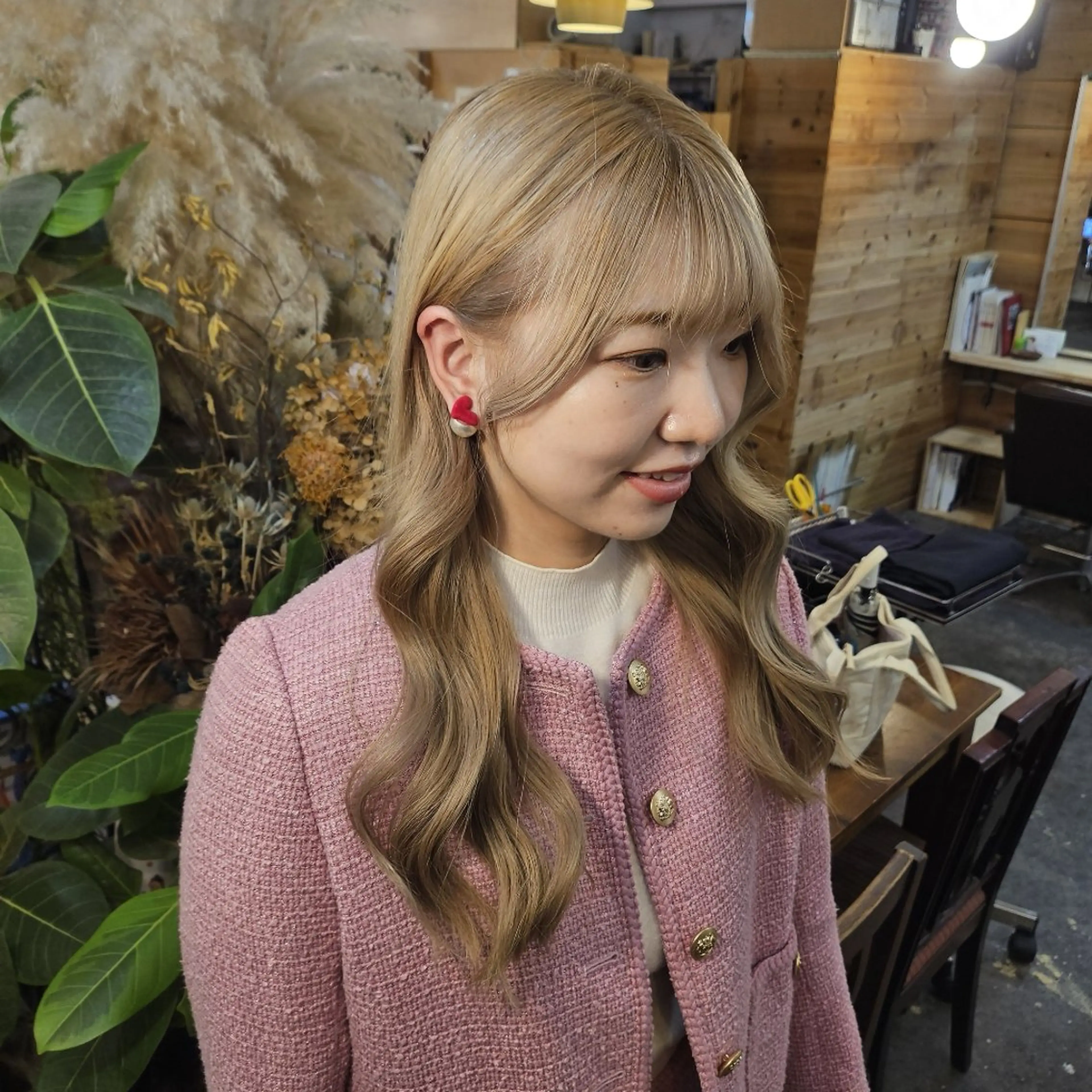 セミロング ヘアカラー あべかりん/原宿 /マツパ/ハイトーンのヘアスタイル