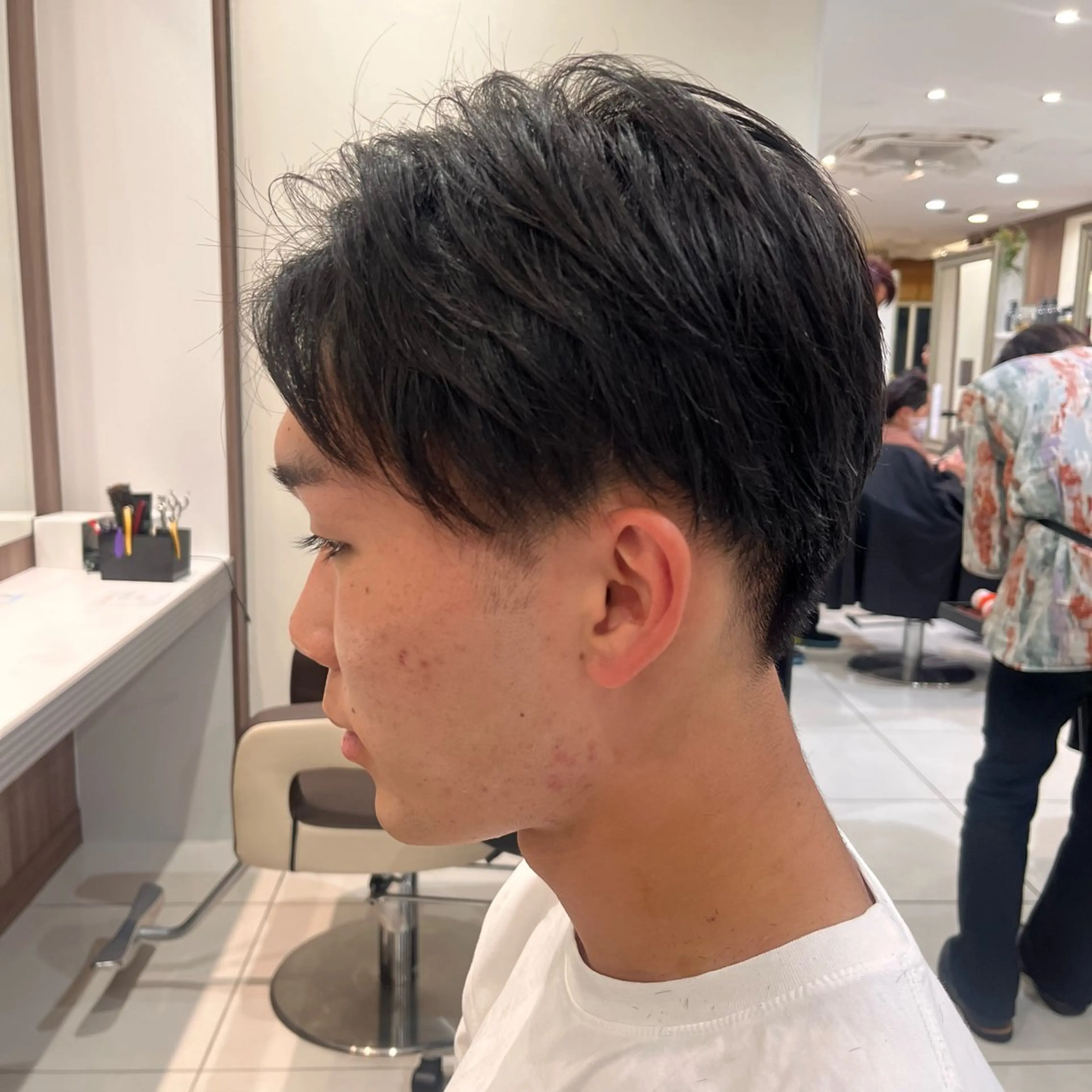 ショート メンズ カット ナチュラル暖色カラー 🤎 佐藤栞のヘアスタイル