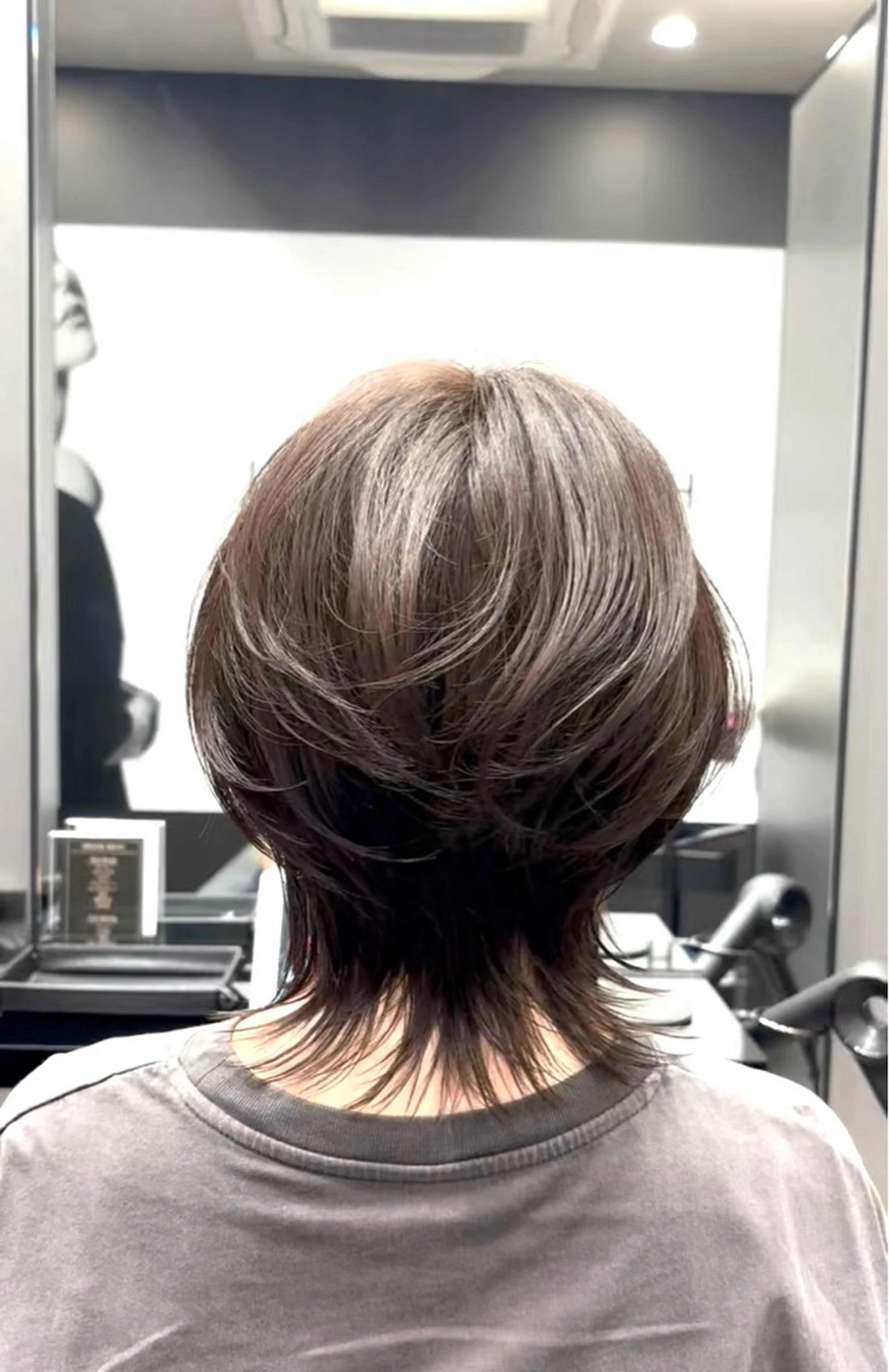 ミディアム レイヤーカット ウルフカット ウルフレイヤー カット HARUKI  MINATO Japan広島紙屋町店所属・hmj紙屋町店 脊戸智志のエステ・リラクイメージ