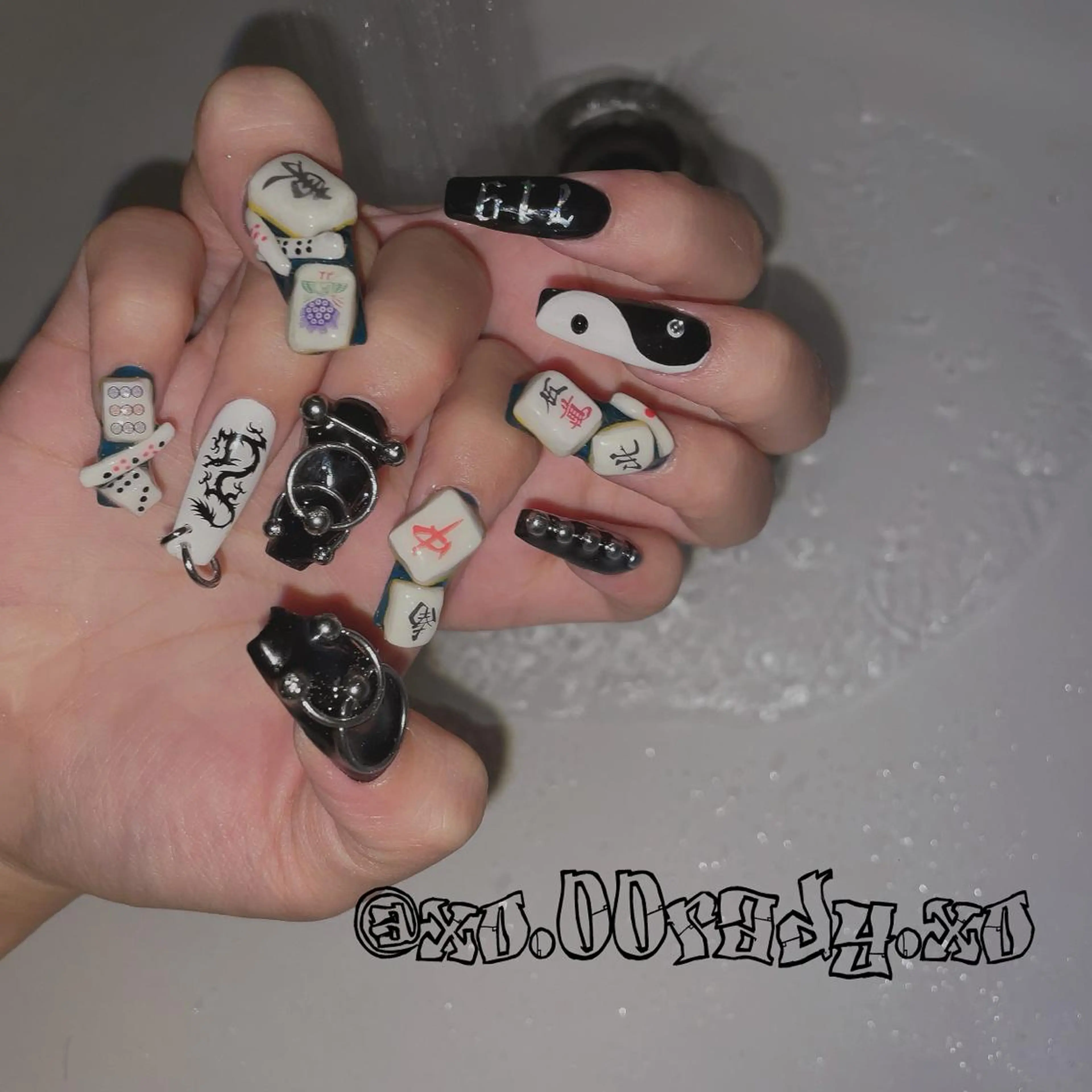 ロング ネイル アートネイル ハンドネイル ⛓Miyu ⛓のネイルデザイン