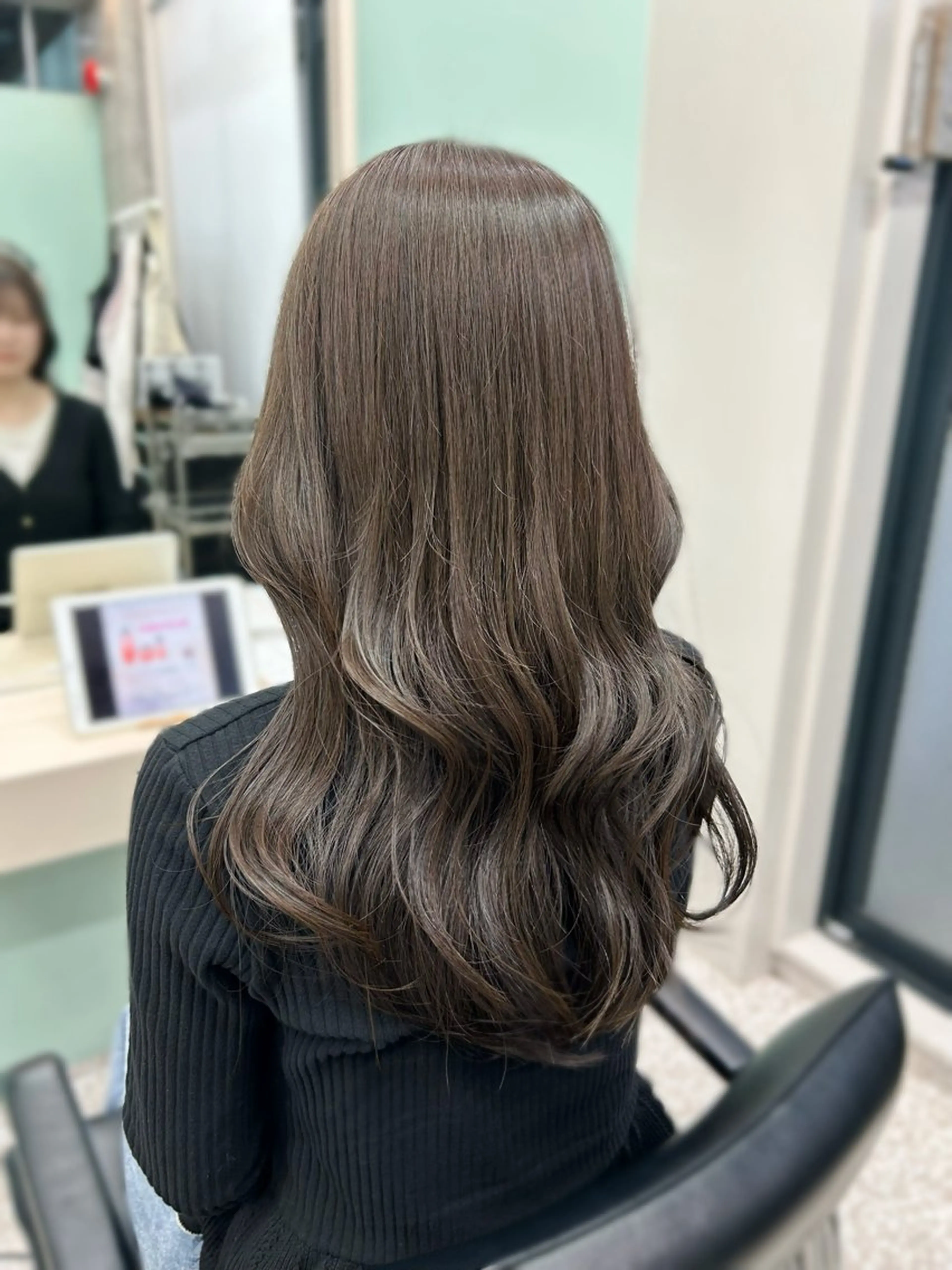 【平日限定】顔周りカット＋スタイリング(巻き髪などのアイロン仕上げのみ)の写真