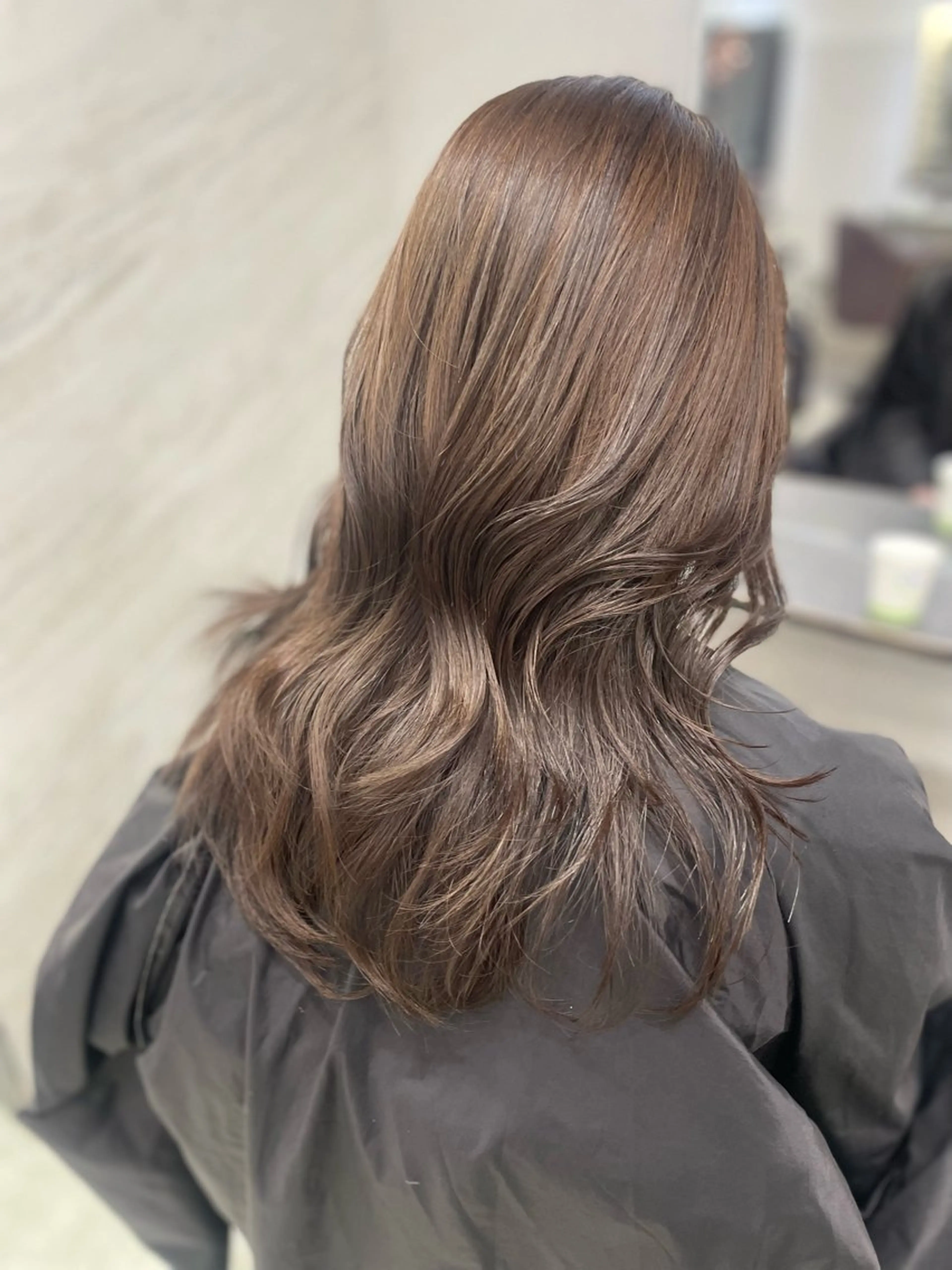 カラー ベージュカラー AIRI layer cut hairのヘアスタイル