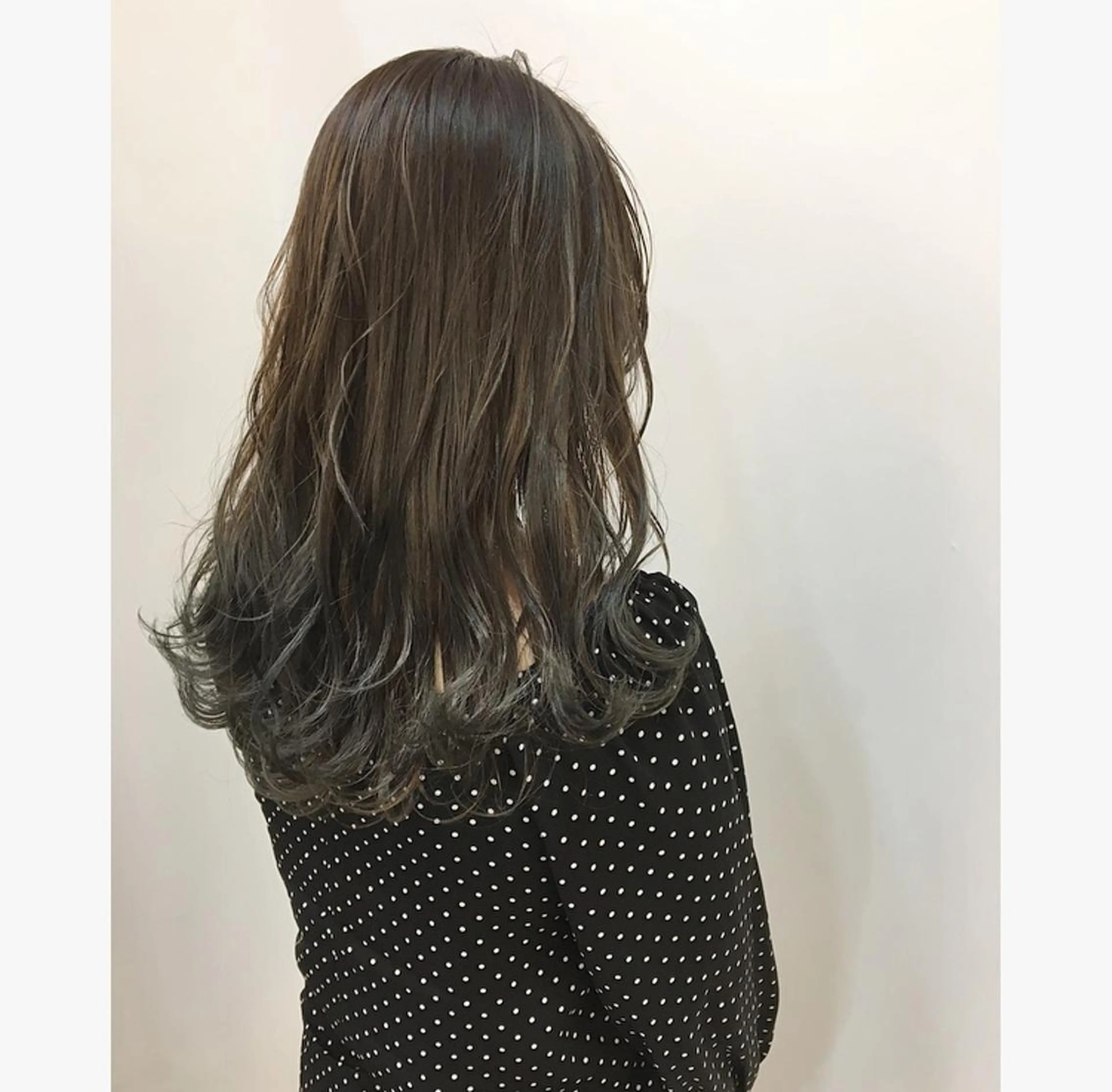 セミロング カラー ブリーチ グラデーションカラー グレージュ ハイライトカラー ハイライト カット ヘアカラー トリートメント 鈴木 翔梧のヘアスタイル