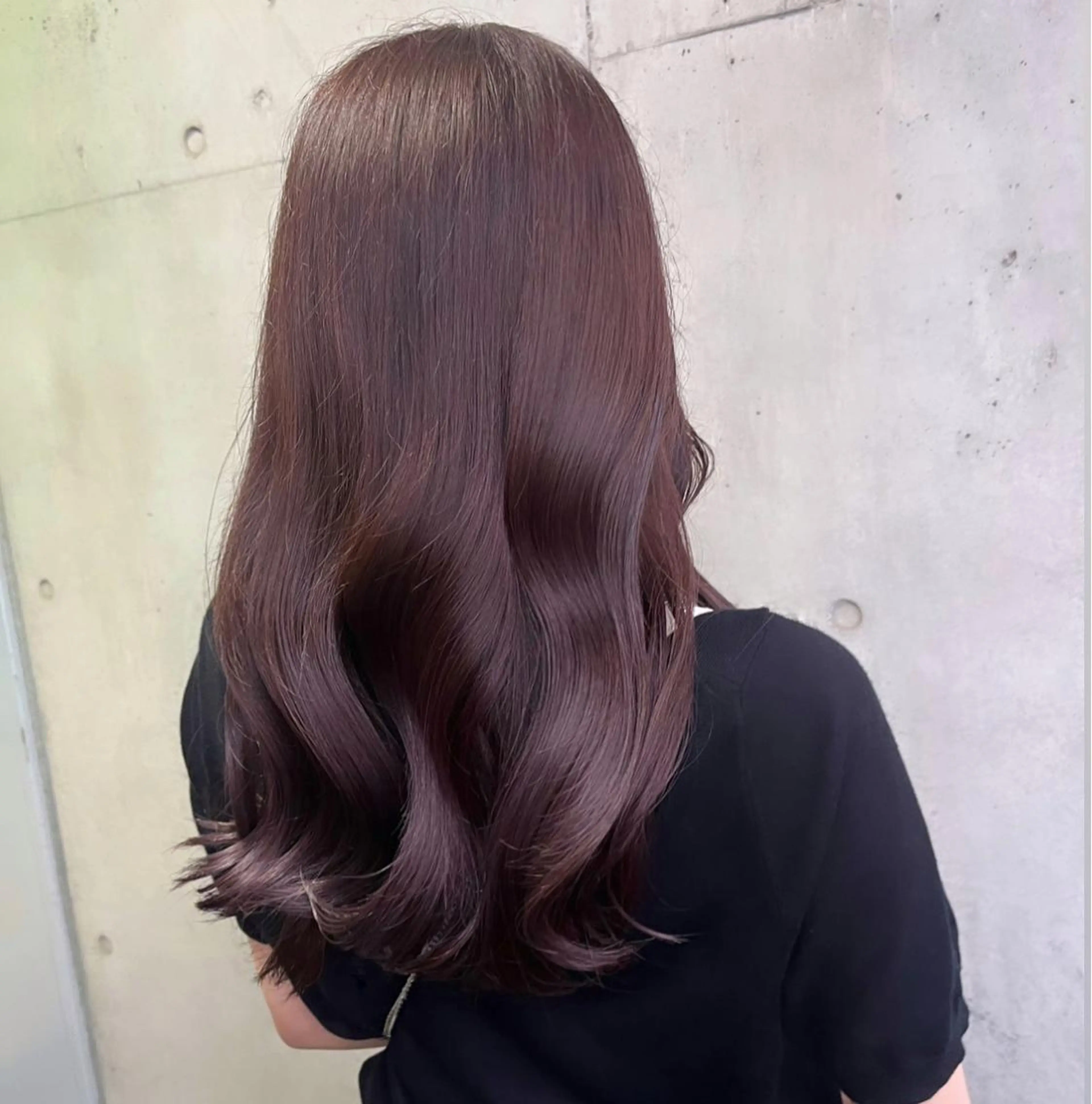 セミロング カラー ブラウンカラー ラベンダーカラー ラベンダーブラウン カジュアルを女っぽく 𝗮𝘆𝗮𝗰𝗼のヘアスタイル