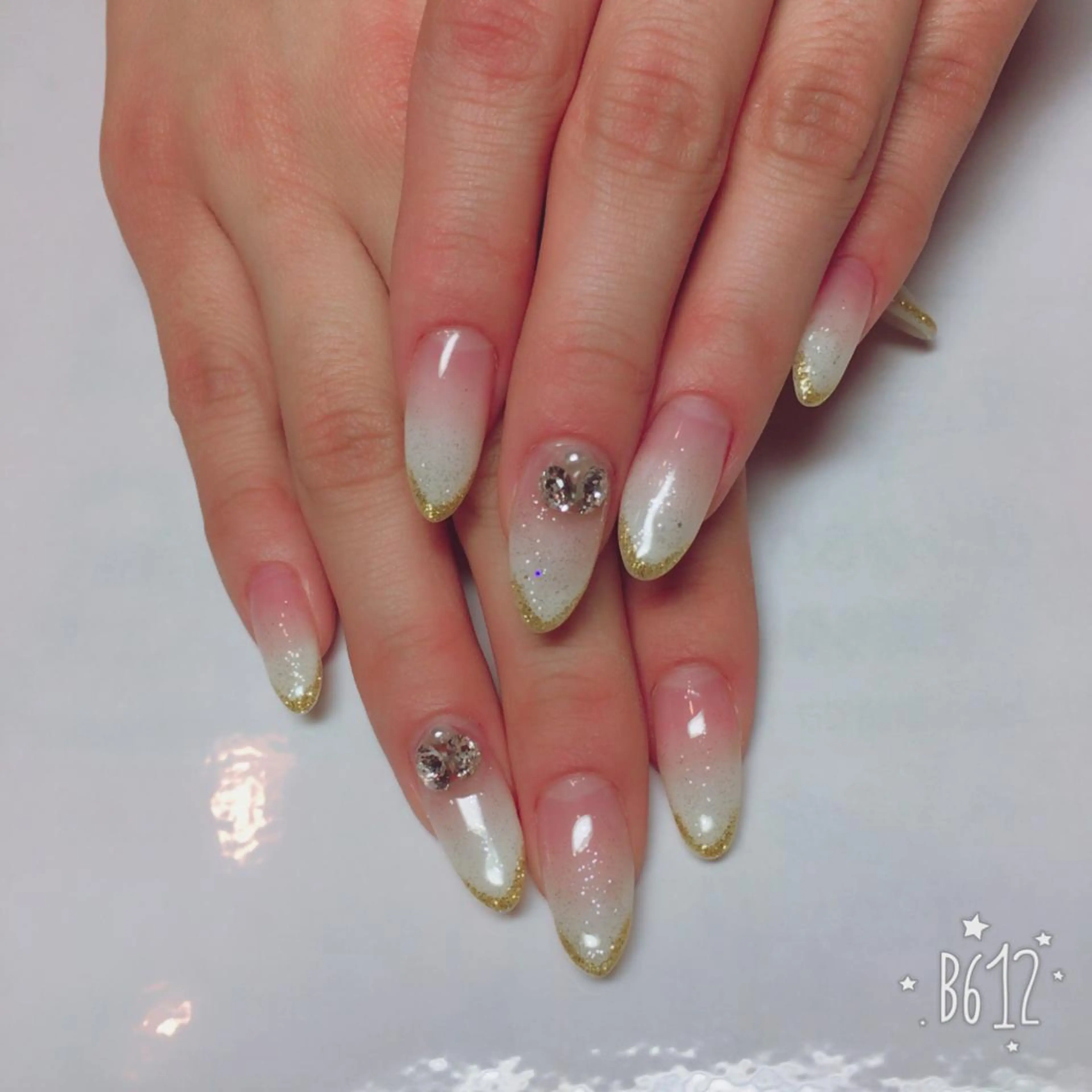 ネイル グラデーション 冬ネイル THECOLORS所属・近貞 莉奈のネイルデザイン