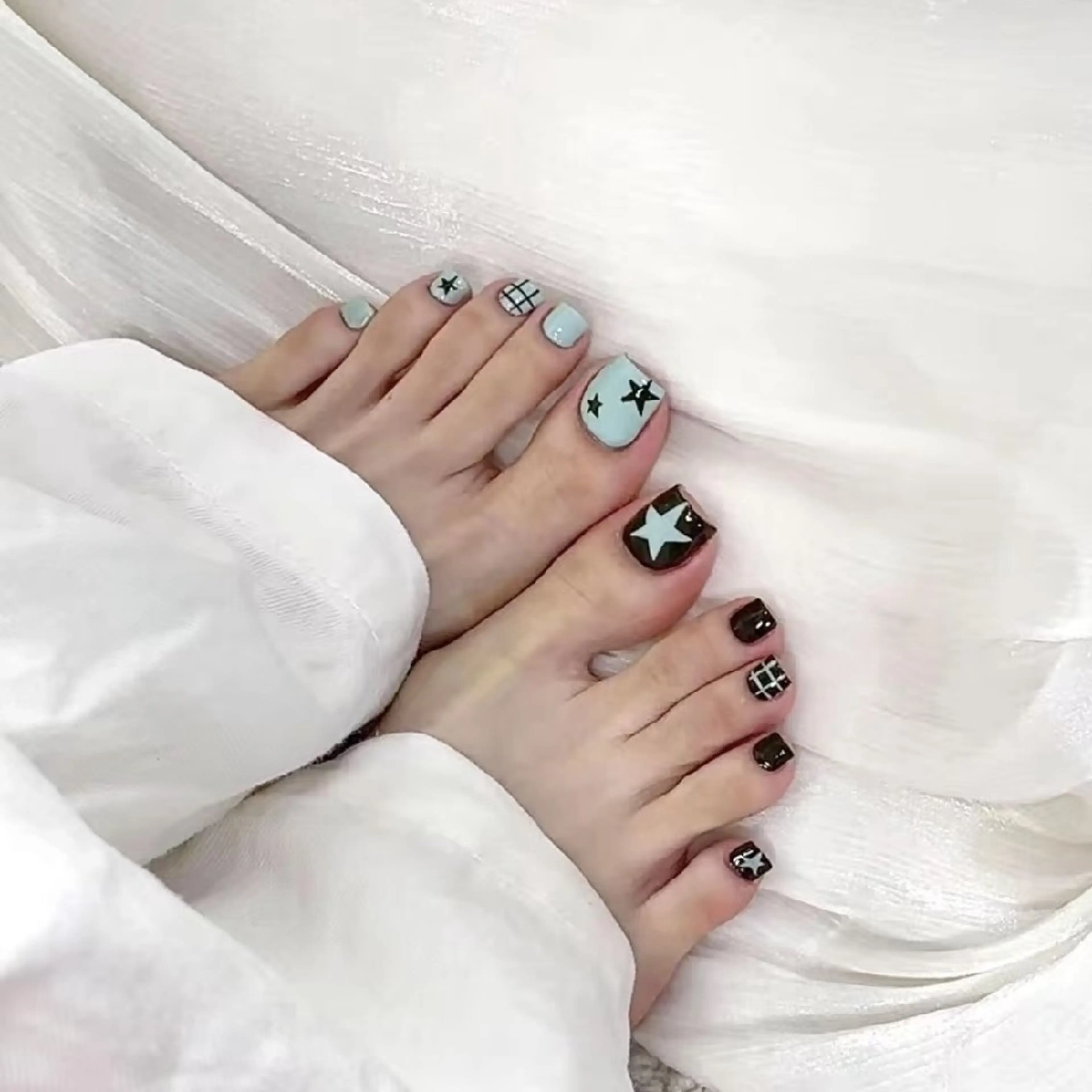 ネイル フットネイル フレンチネイル ジェルネイル ガラスフレンチ 韓国ネイル フットネイル ハンドケア MoriseNail 原宿店のネイルデザイン