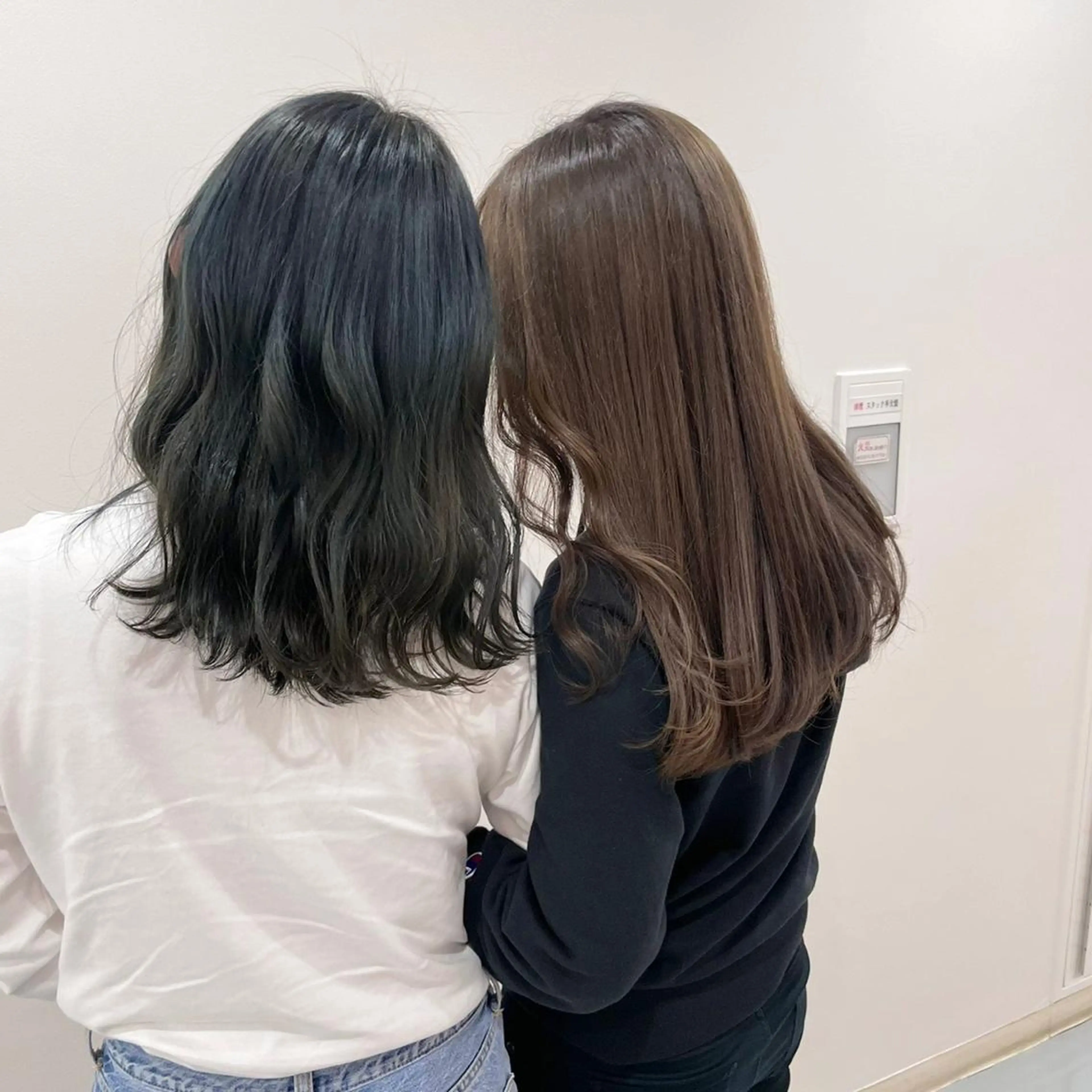 ミディアム カラー akane .のヘアスタイル