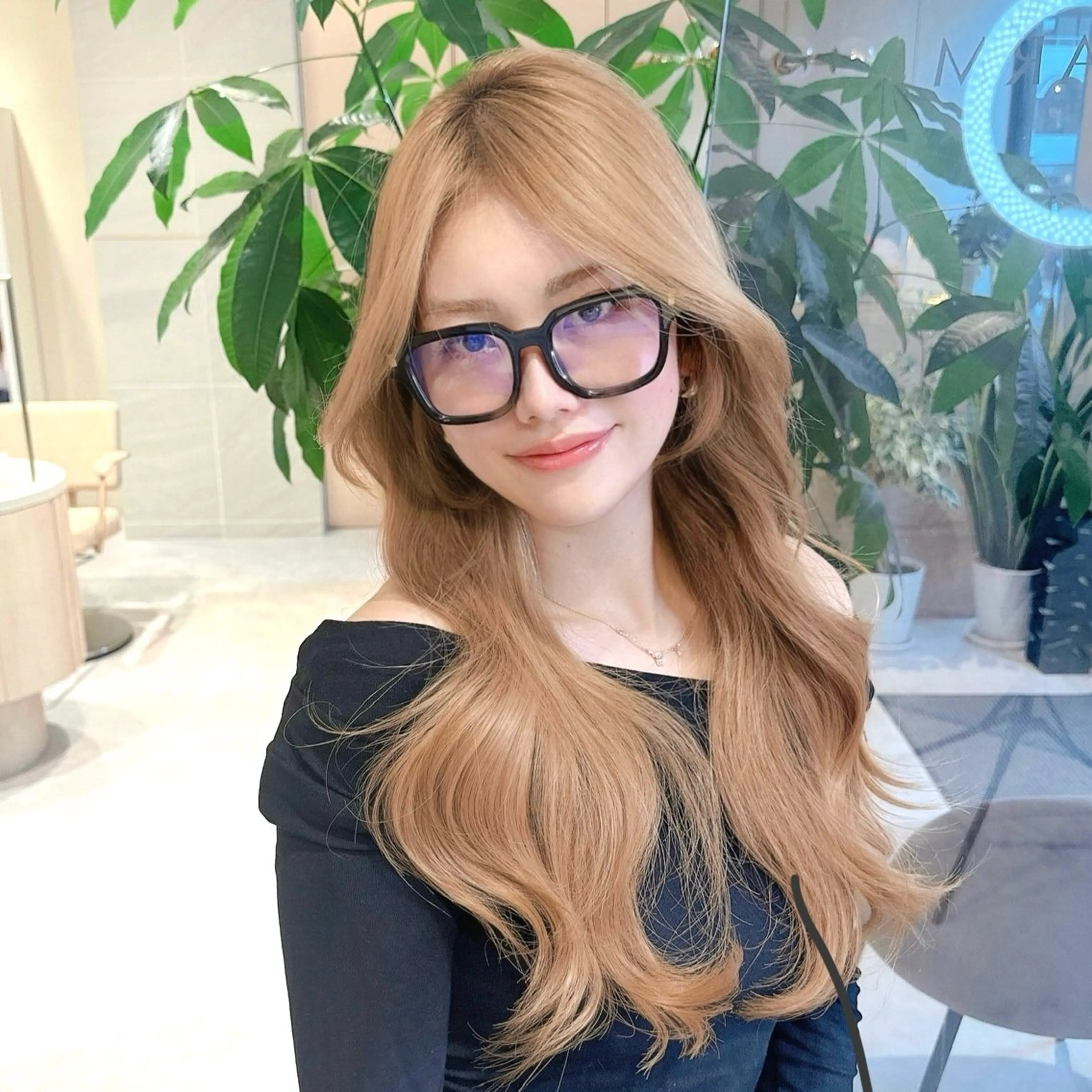 ロング デザインカット 顔周りカット 韓国風ヘア レイヤーカット 似合わせカット カット 韓国風/小顔レイヤー /艶カラーのヘアスタイル