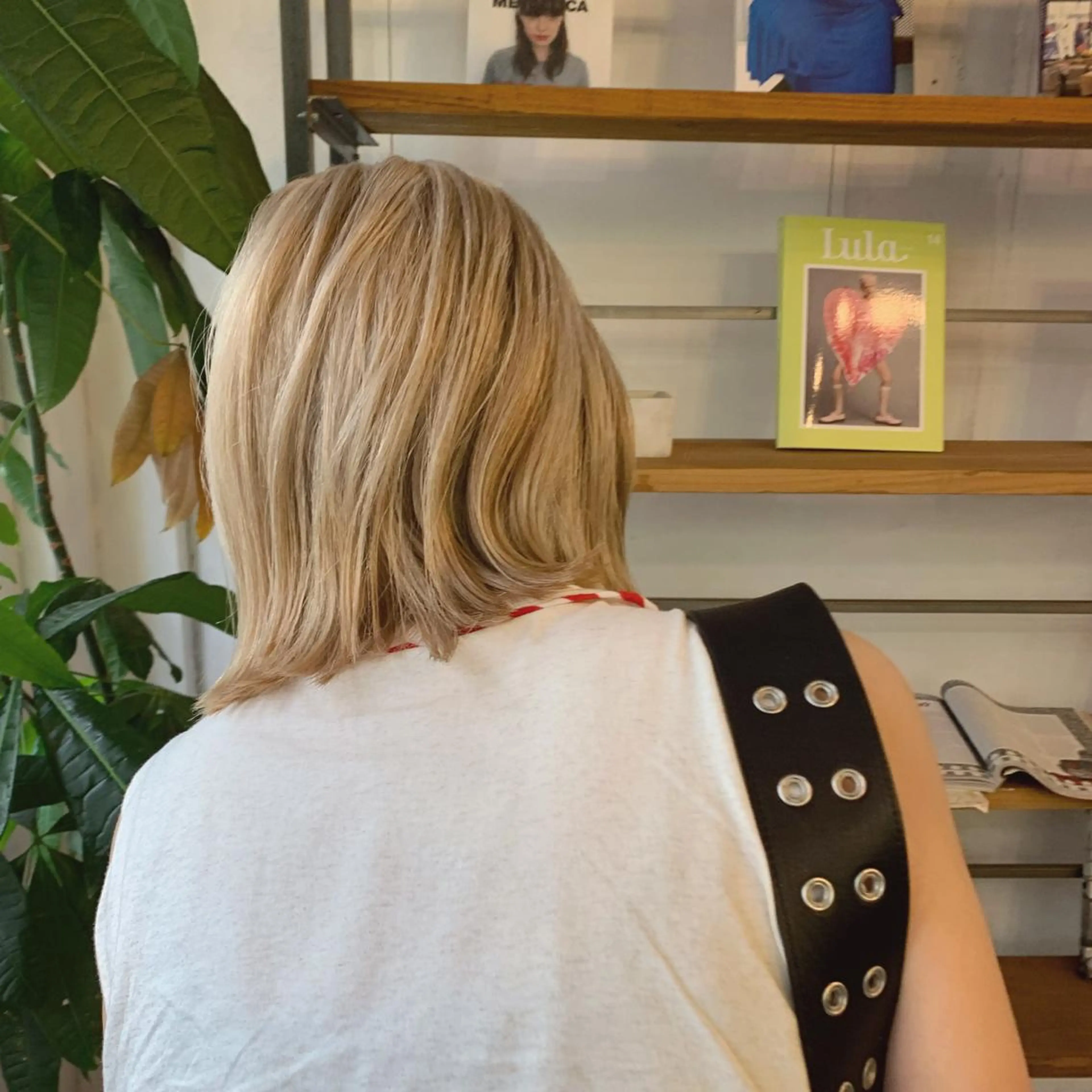 ミディアム カラー ベージュカラー ハイトーンカラー ハイトーンベージュ ハッシュカット カシマハヤトのヘアスタイル