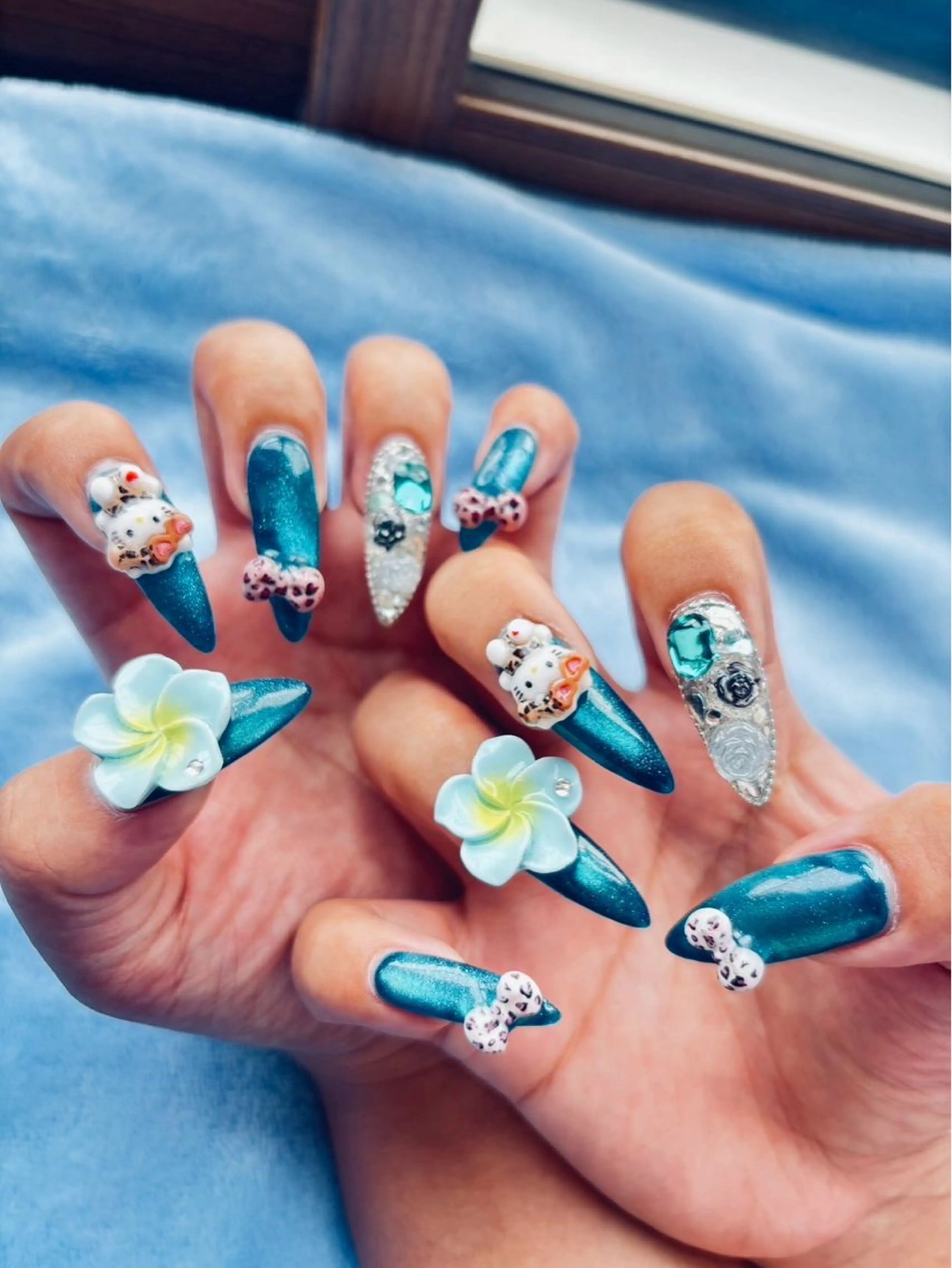 ネイル ブルー ロングネイル マグネットネイル 夏ネイル ハンドネイル ハンドケア 🎀NAIL🎀 AI🪄︎︎◝✩のネイルデザイン