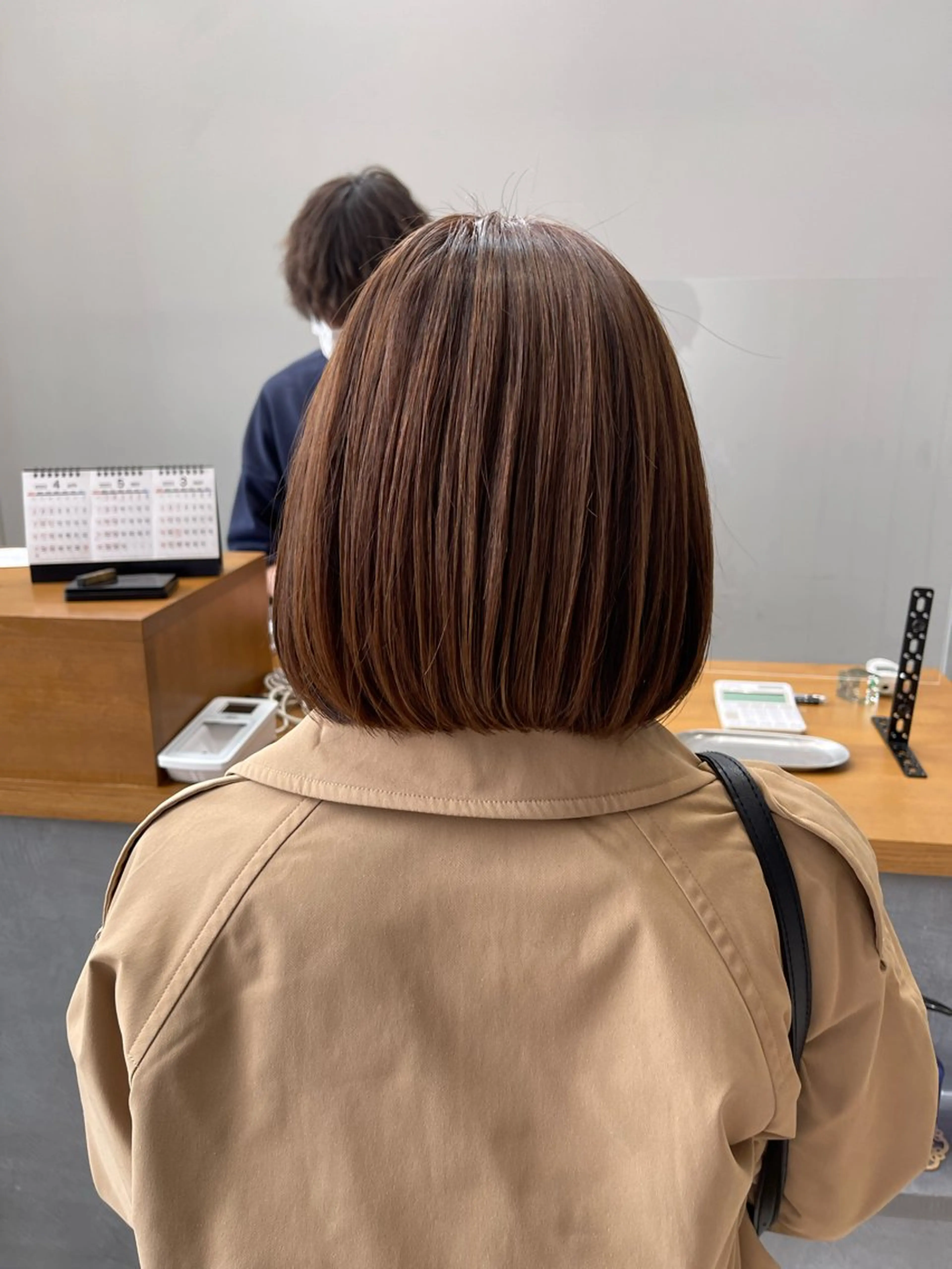 ミディアム ミディアムパーマ ボブ 外ハネヘア カット ヘアカラー トリートメント 石原圭悟 /ショート/艶カラーのヘアスタイル