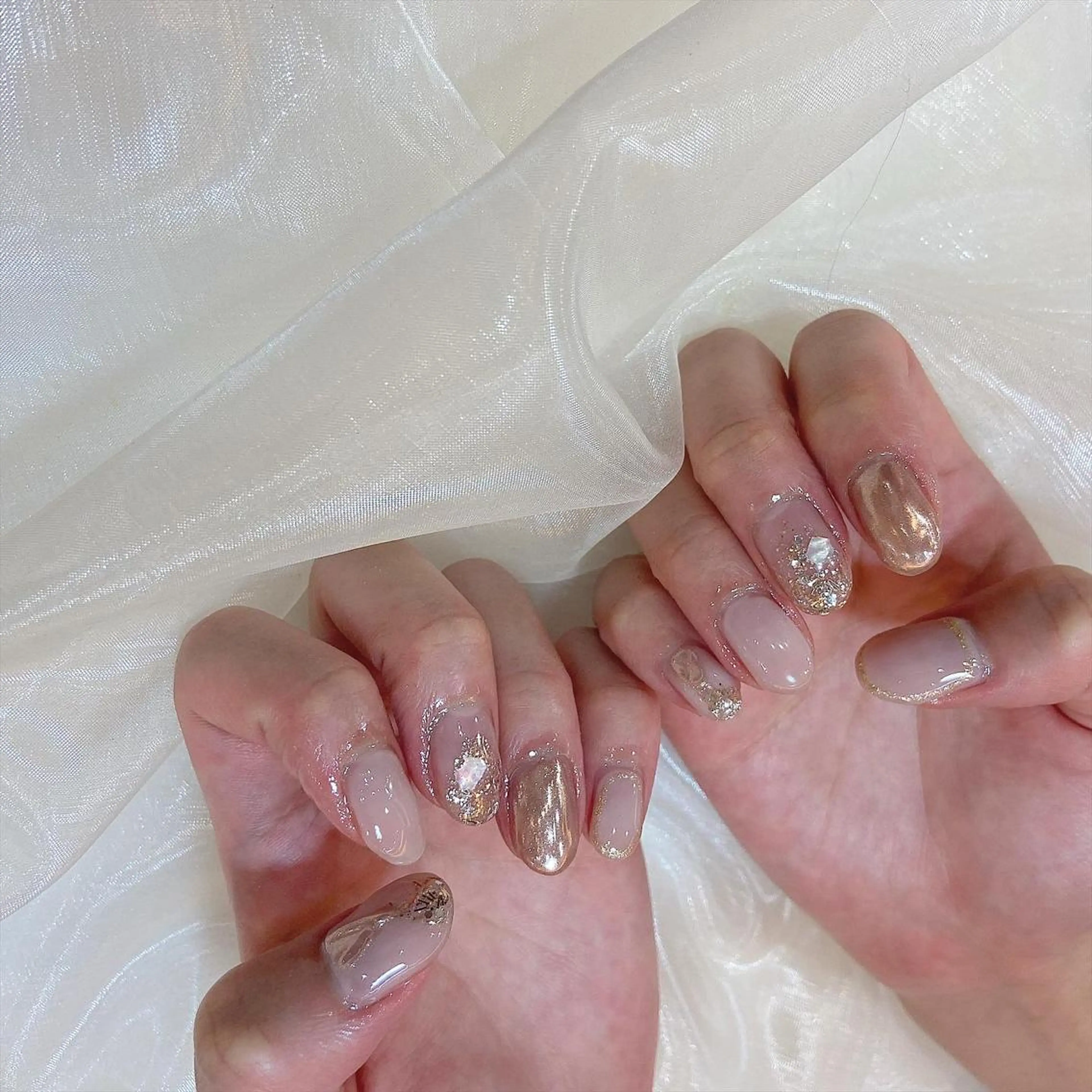 ネイル ホワイト ハンドネイル 𝕄𝕚𝕪𝕦🤍 自由が丘⌇パラジェルのネイルデザイン