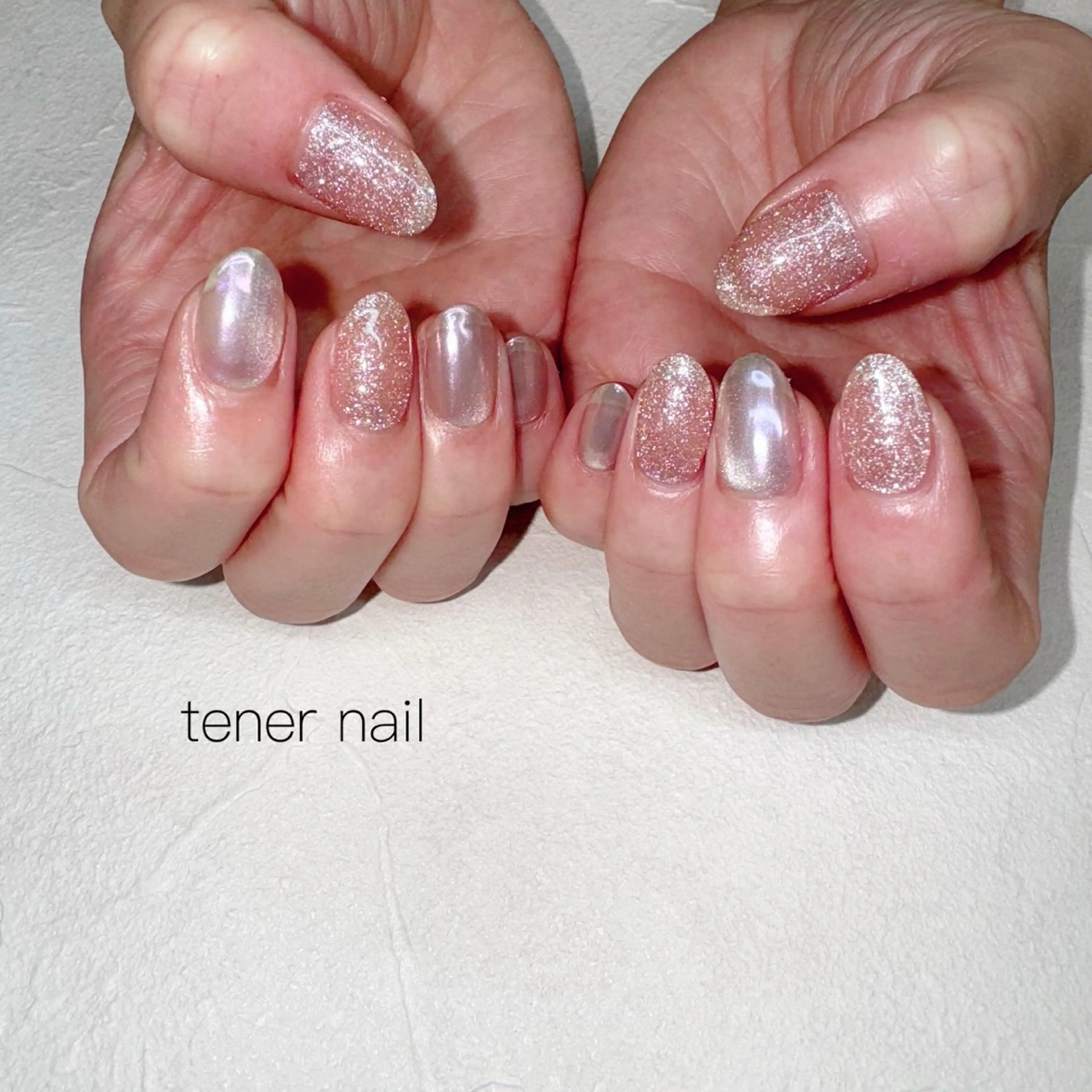 ネイル オーロラネイル フラッシュネイル ラメ(グリッター) ホワイト ハンドネイル tener  nail  テネルネイル所属・テネルネイル tener nailのネイルデザイン