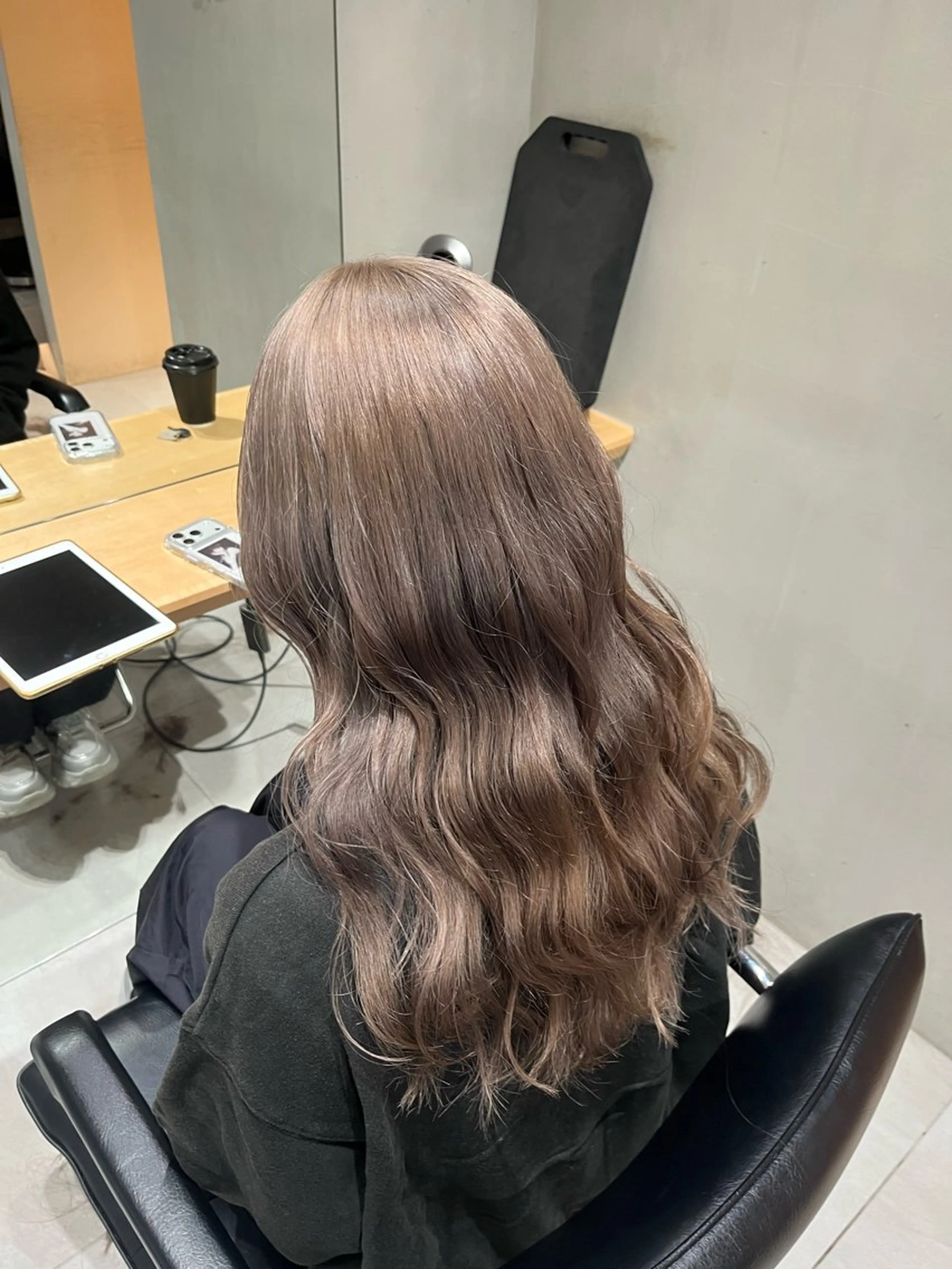 ロング カラー グレージュ ミルクティーグレージュ ヘアカラー トリートメント ナミ🩶暗髪/暖色 ❤️/透明感/縮毛のヘアスタイル