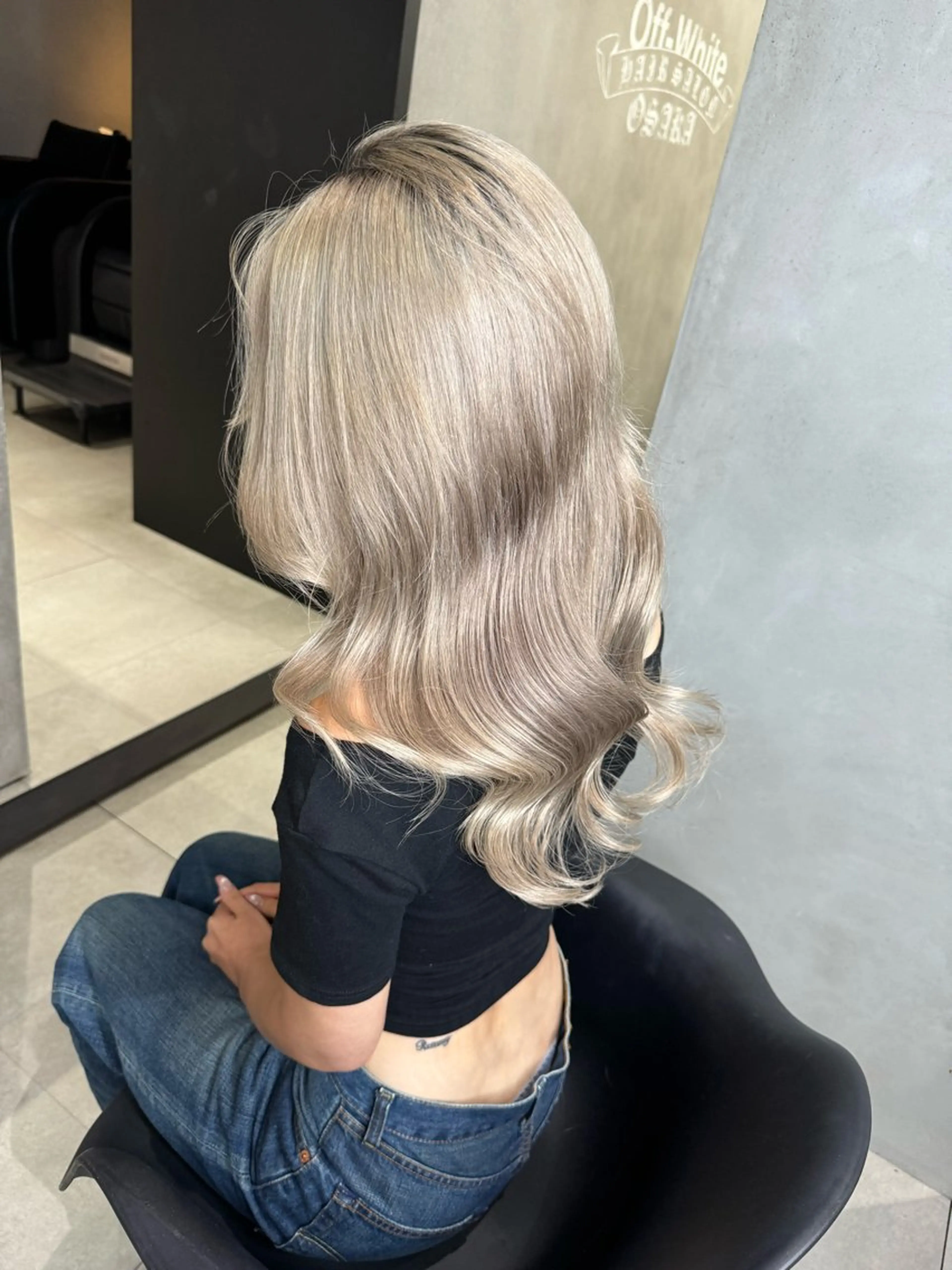 ロング ヘアカラー 🇰🇷韓国風ハイ トーンKANA🖤のヘアスタイル