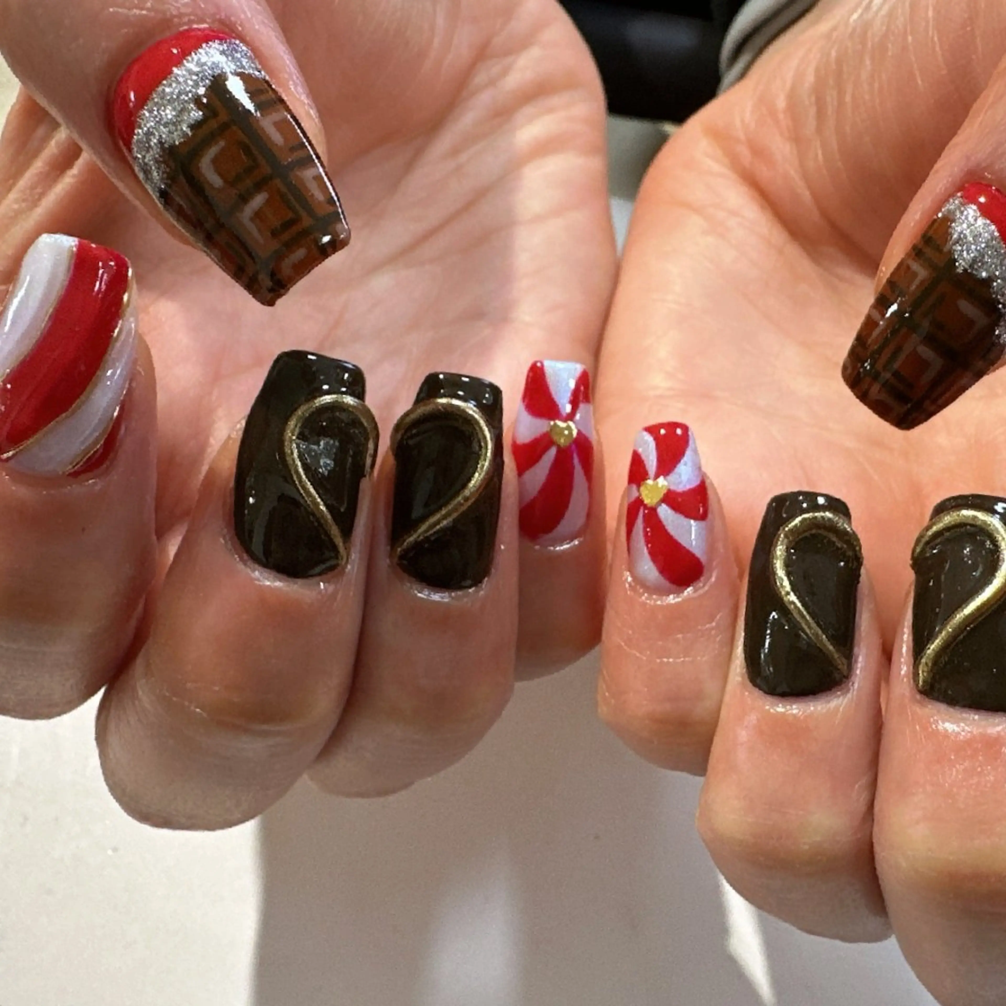 ネイル バレンタイン ハンドネイル LaViena姫路所属・e_nail 〜本格ケア〜のネイルデザイン