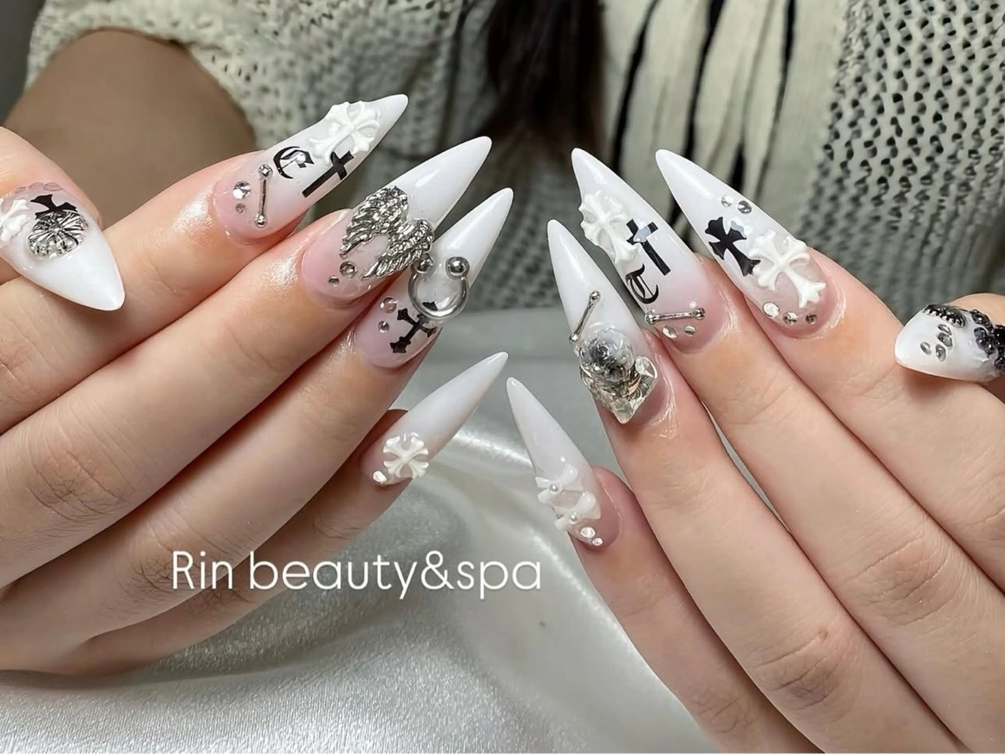 ネイル チークネイル ハート ホログラムネイル ミラーネイル ニュアンスネイル ハンドネイル Rin Nail 新大久保店のネイルデザイン
