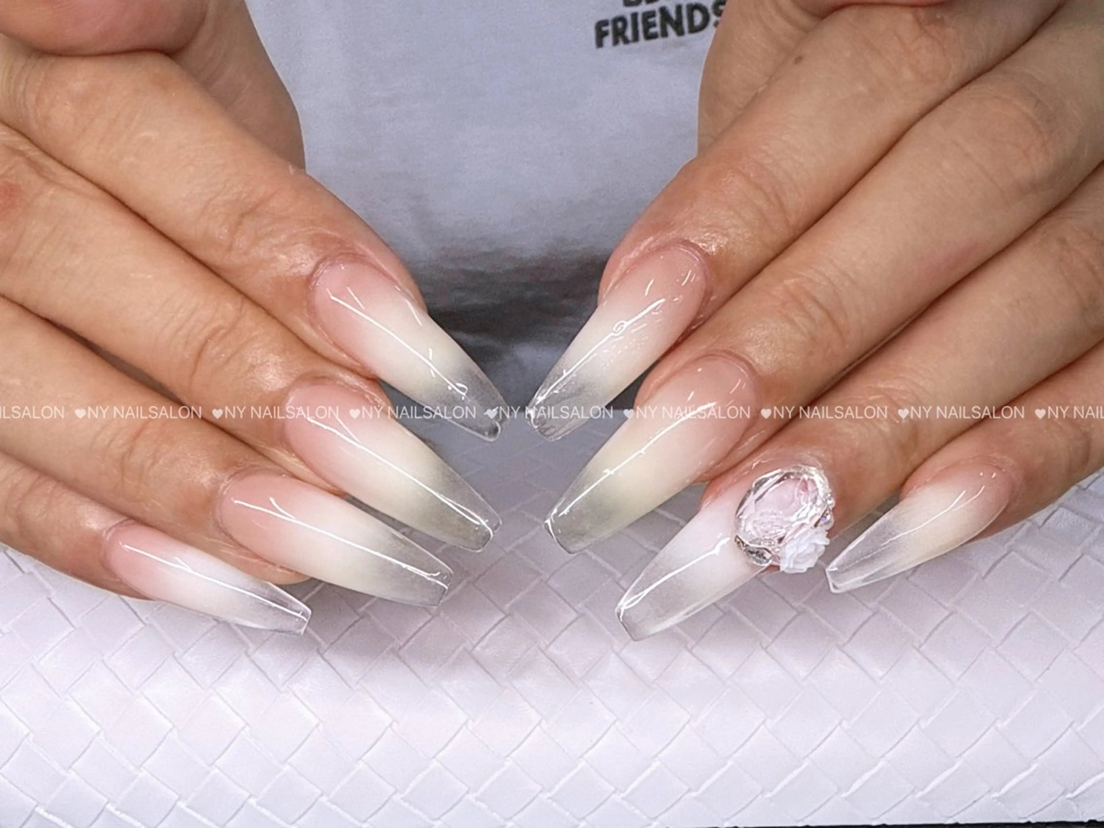 ネイル 長さ出し フットネイル フレンチネイル ジェルネイル ガーリー ハンドネイル NYネイルサロン　千葉中央店所属・NYネイルサロン 千葉中央店のネイルデザイン