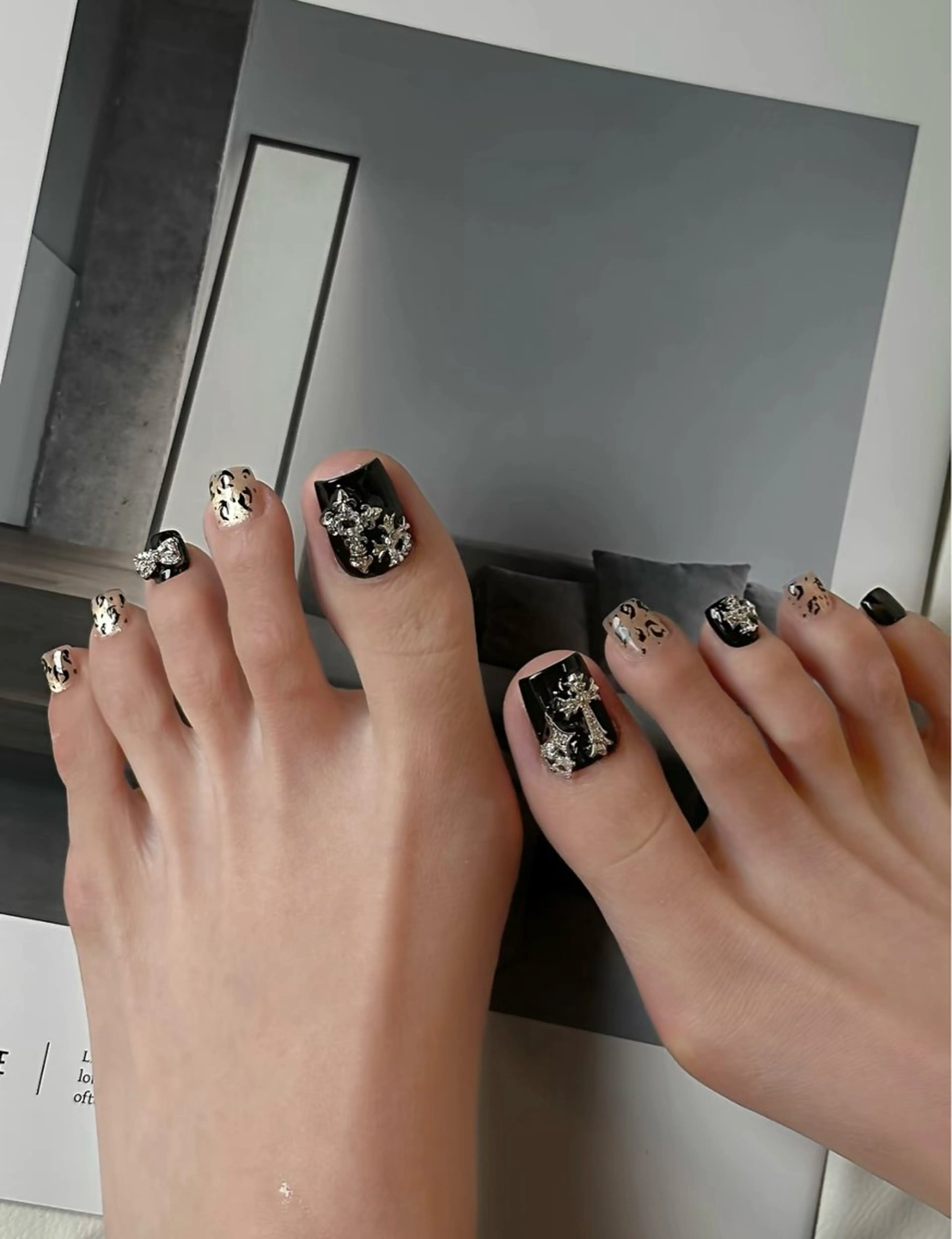 ネイル アートネイル オーロラネイル ガーリー キラキラネイル 韓国ネイル フットネイル nail salon U所属・日向 あゆみのネイルデザイン